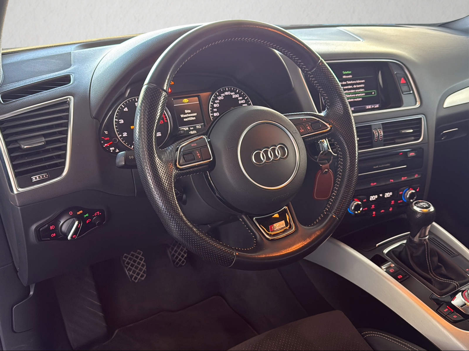 AUDI Q5 2.0 TFSI quattro-image-9
