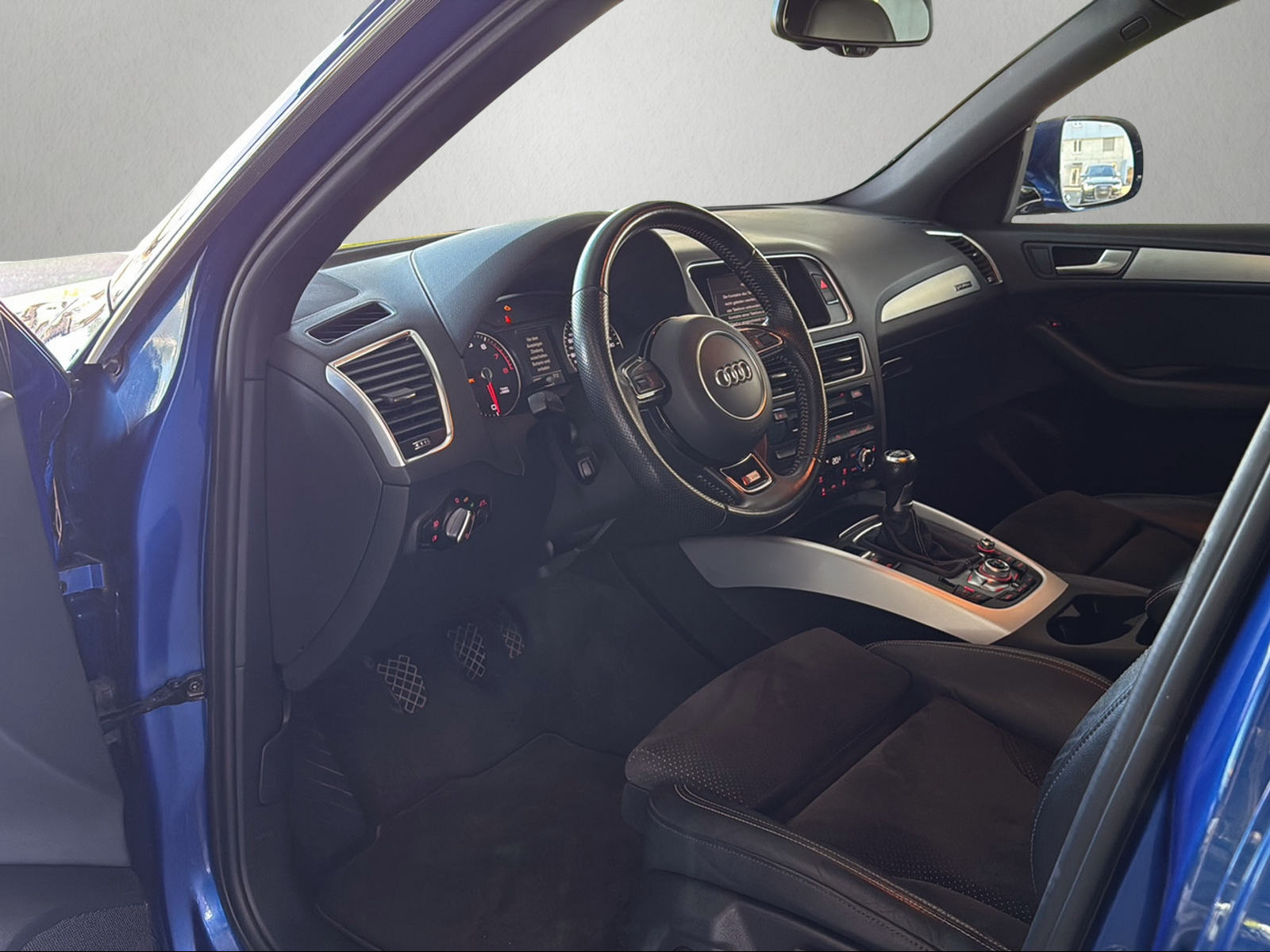 AUDI Q5 2.0 TFSI quattro-image-8