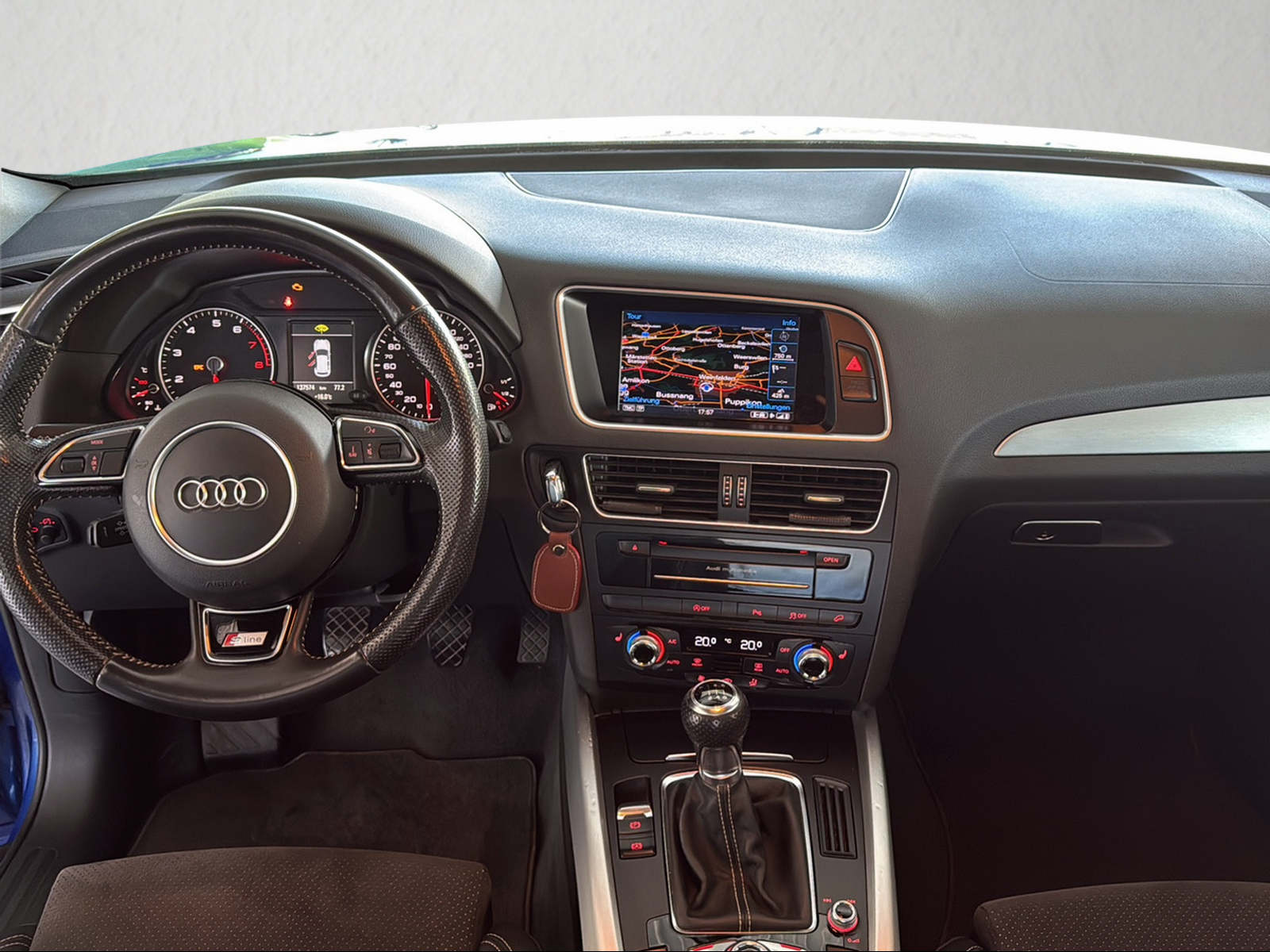 AUDI Q5 2.0 TFSI quattro-image-12