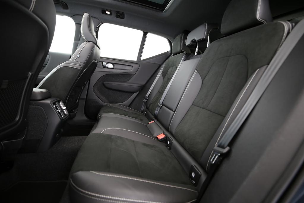 VOLVO XC40 P8 Twin Pro AWD-image-8