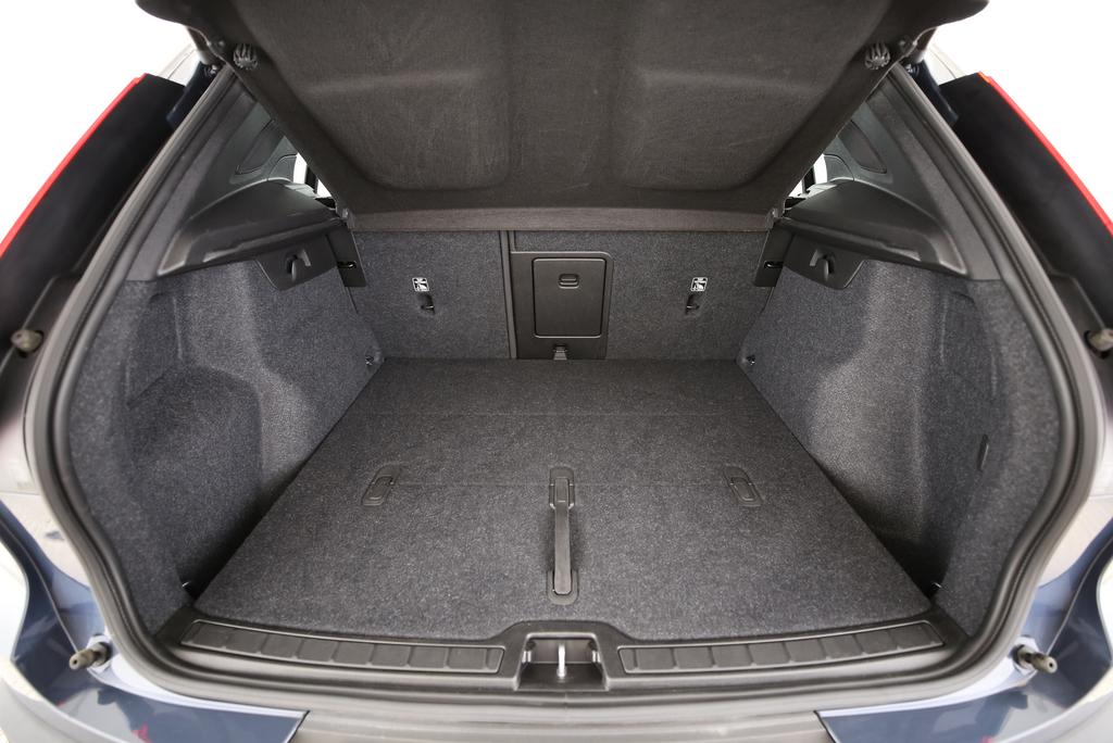 VOLVO XC40 P8 Twin Pro AWD-image-10