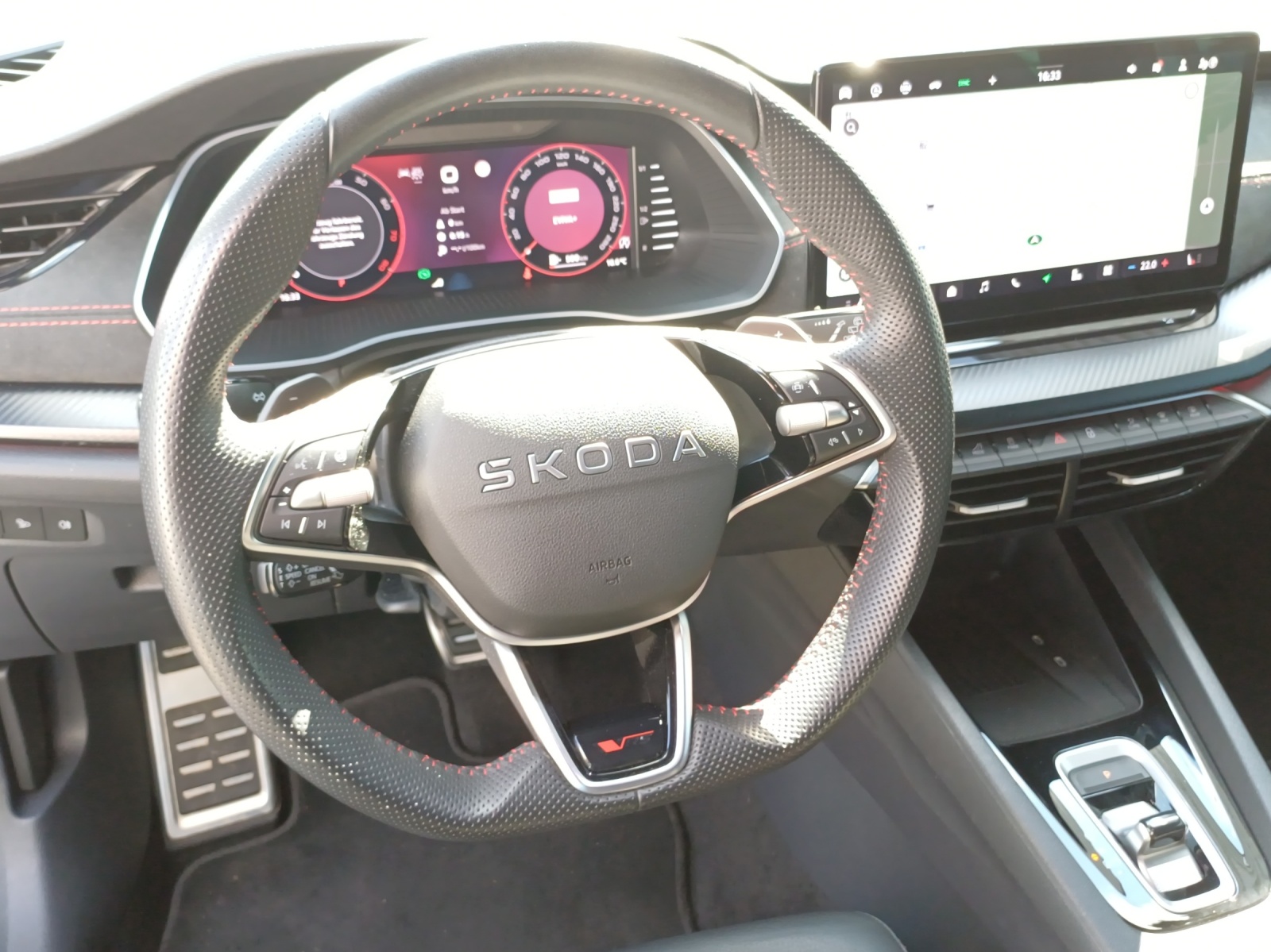 SKODA Octavia Combi 2.0 TSI DSG RS-image-9