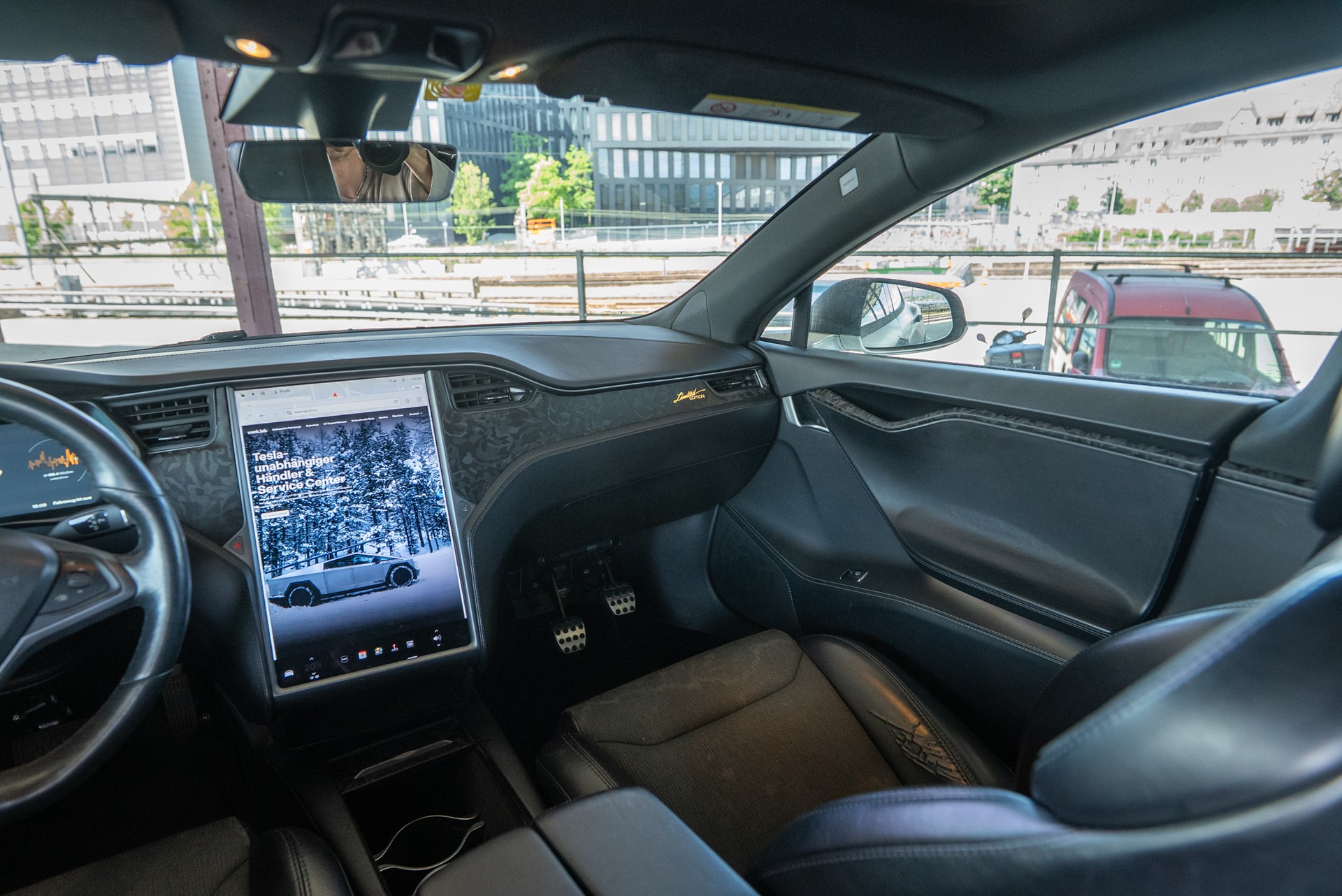 TESLA Model S 75 D-image-10
