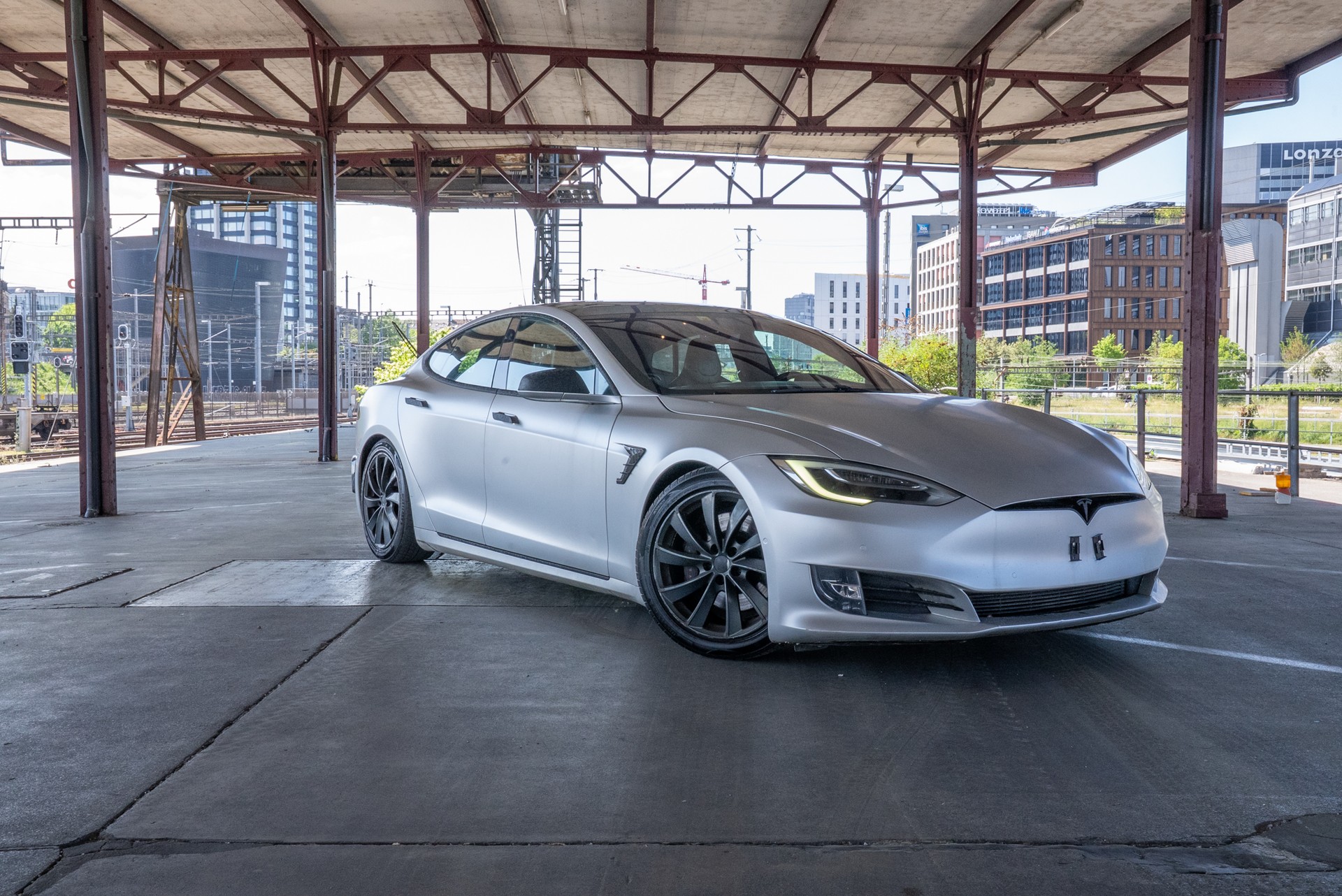 TESLA Model S 75 D