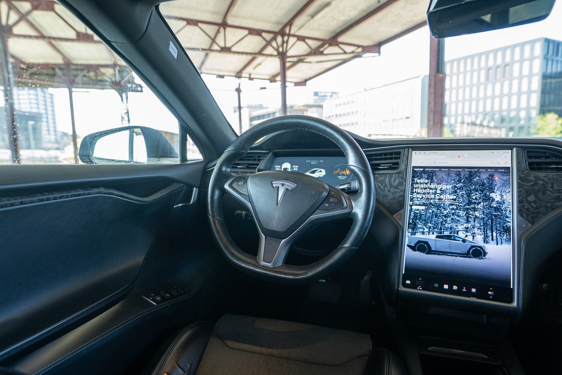 TESLA Model S 75 D-image-9