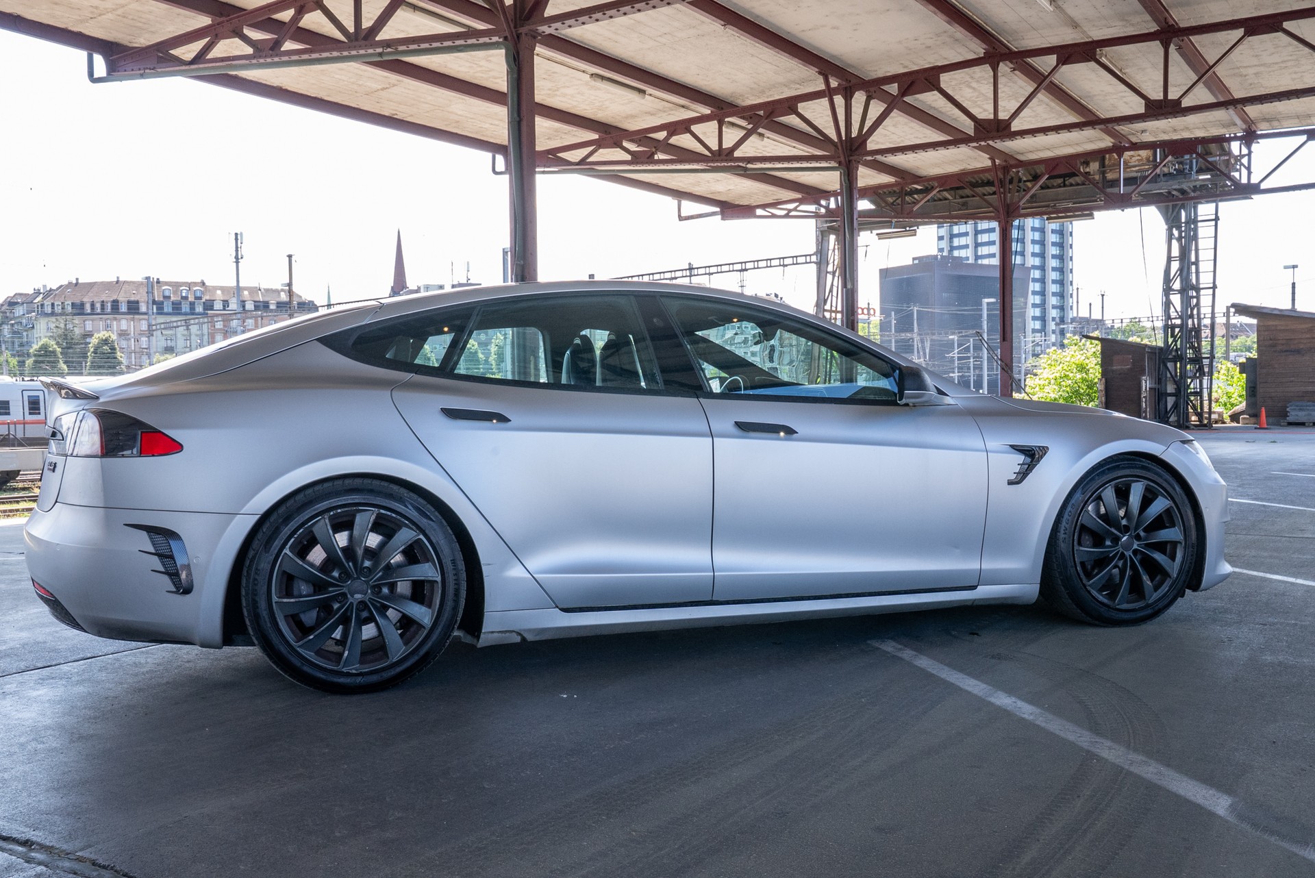 TESLA Model S 75 D-image-4