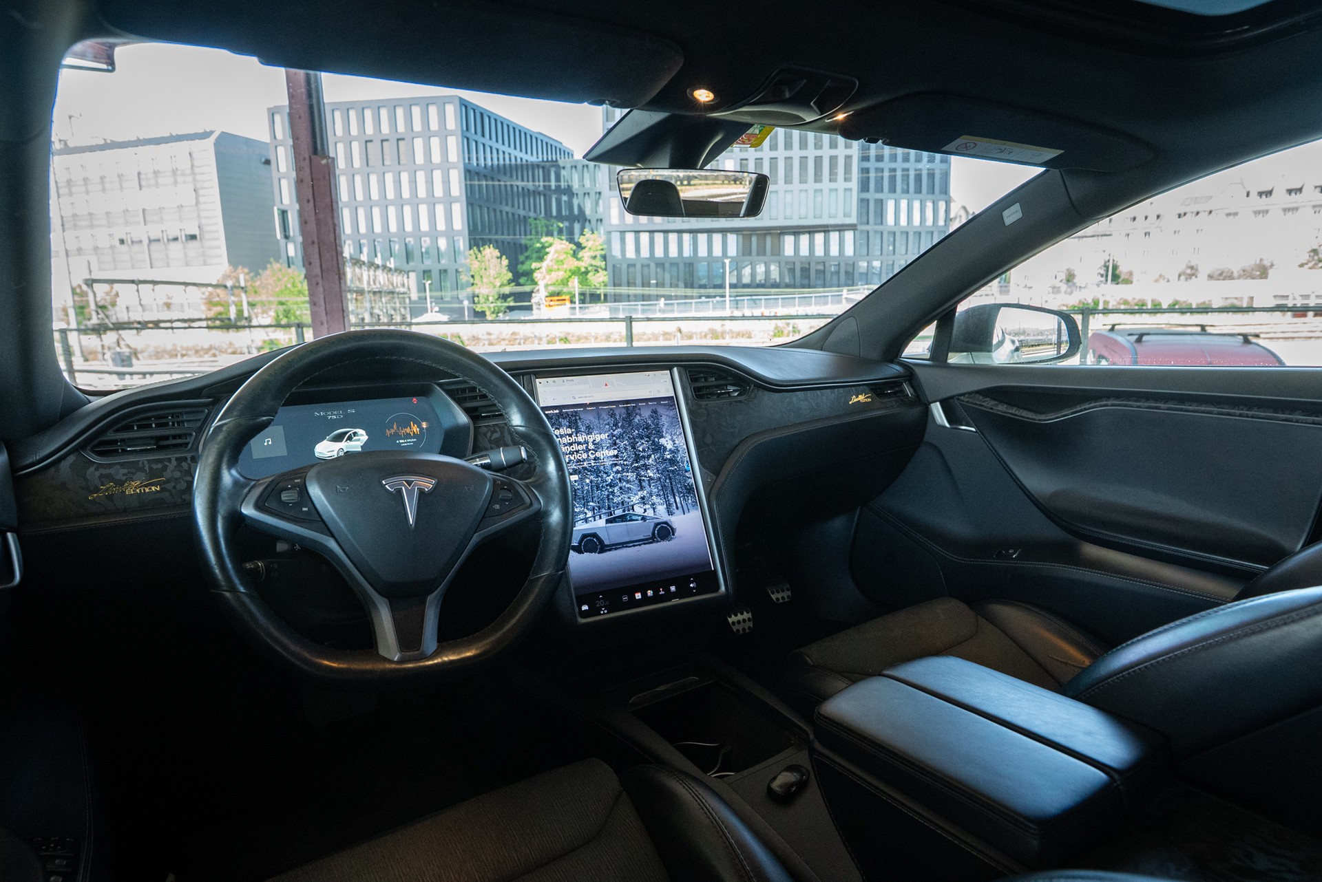 TESLA Model S 75 D-image-7