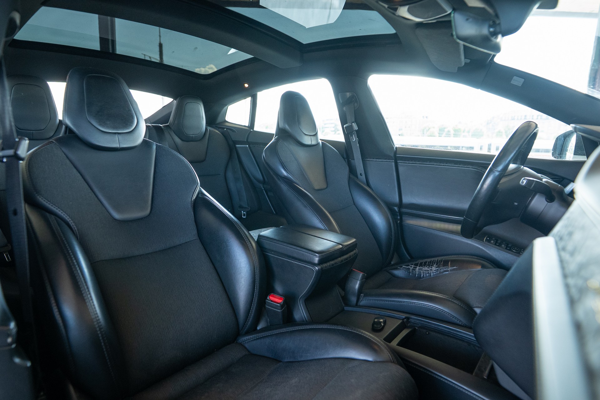 TESLA Model S 75 D-image-11