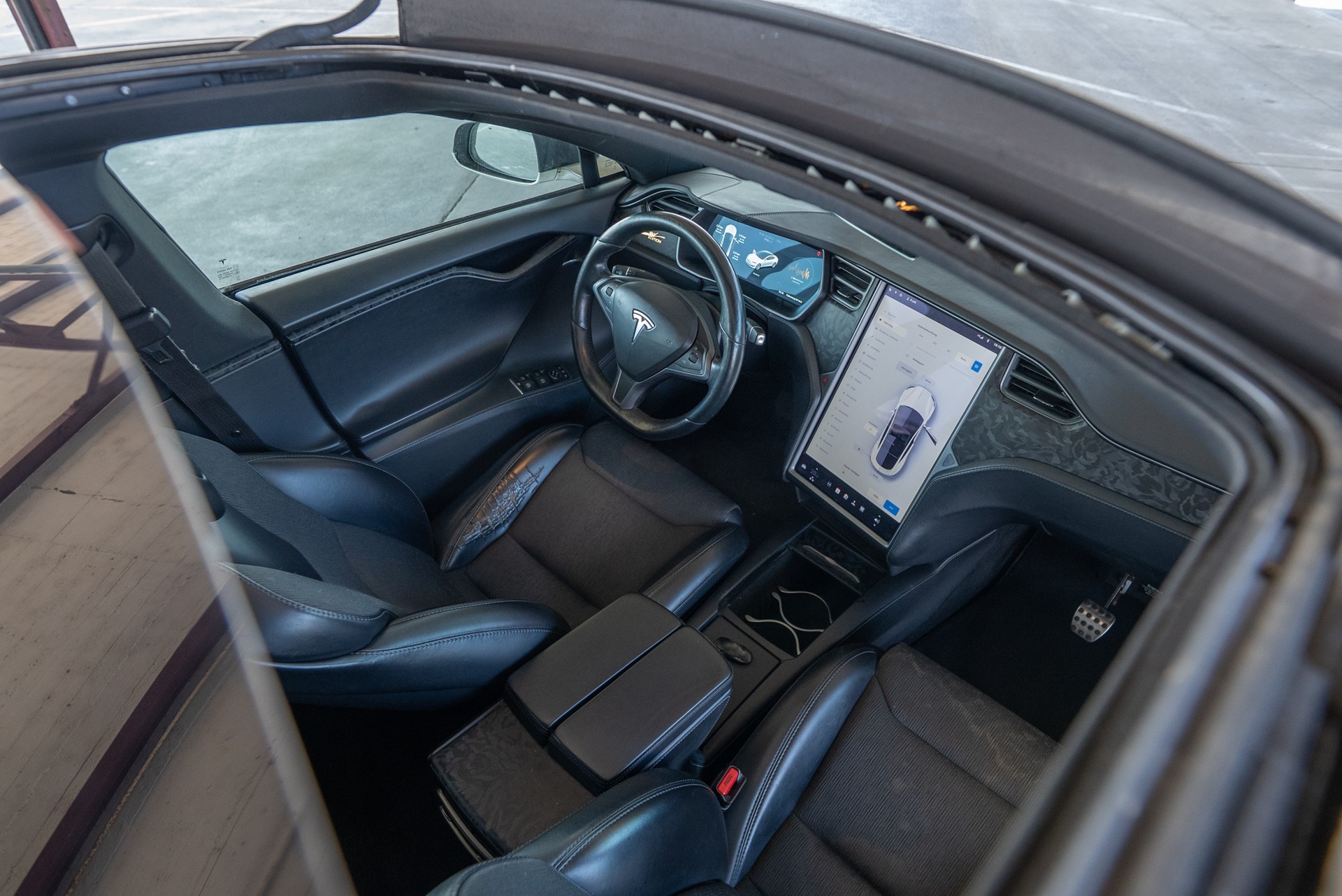 TESLA Model S 75 D-image-12