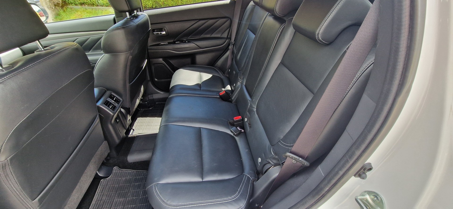 MITSUBISHI Outlander 2.4 PHEV Diamond S-Edition 4WD Automatic-image-11