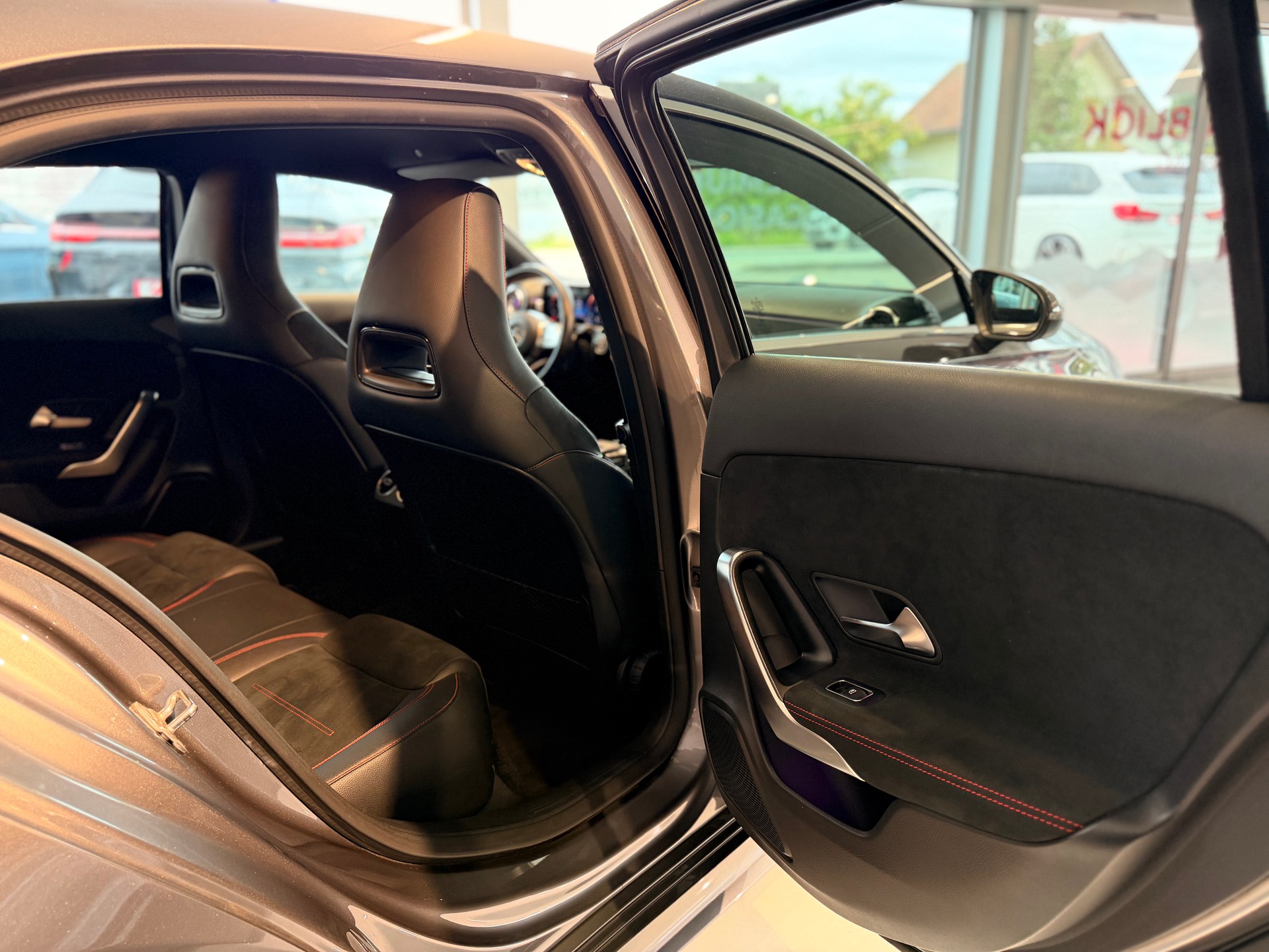 MERCEDES-BENZ A 180 Style 7G-DCT-image-15