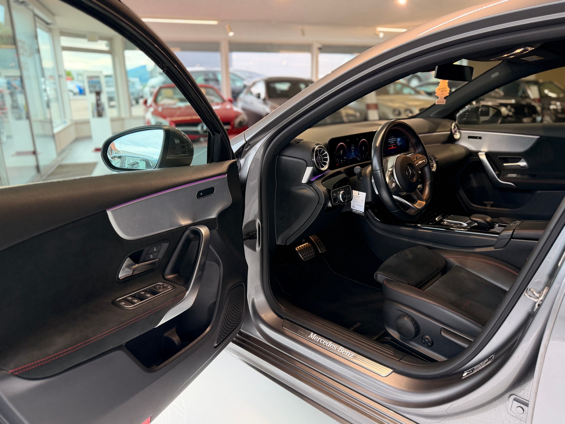 MERCEDES-BENZ A 180 Style 7G-DCT-image-9