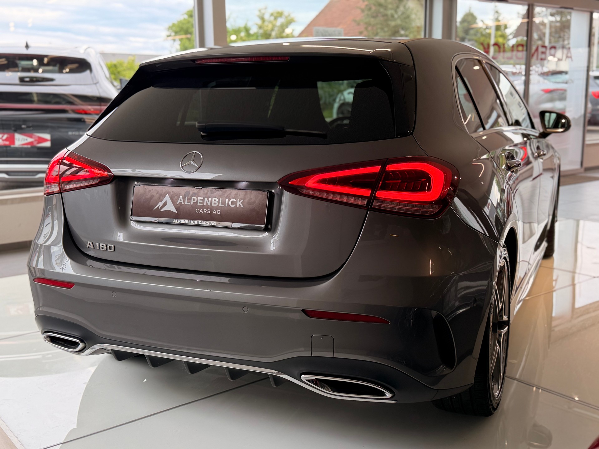MERCEDES-BENZ A 180 Style 7G-DCT-image-5