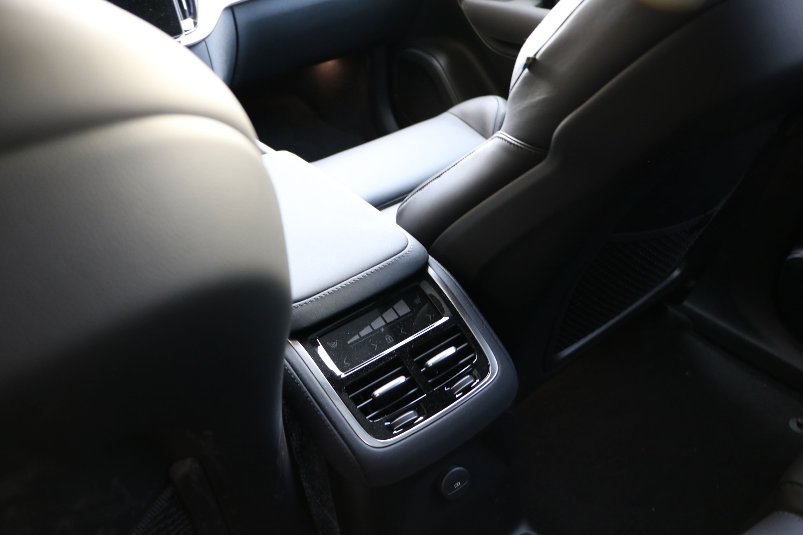 VOLVO XC90 T8 AWD PluginHybrid Dark Edition Geartronic-image-22