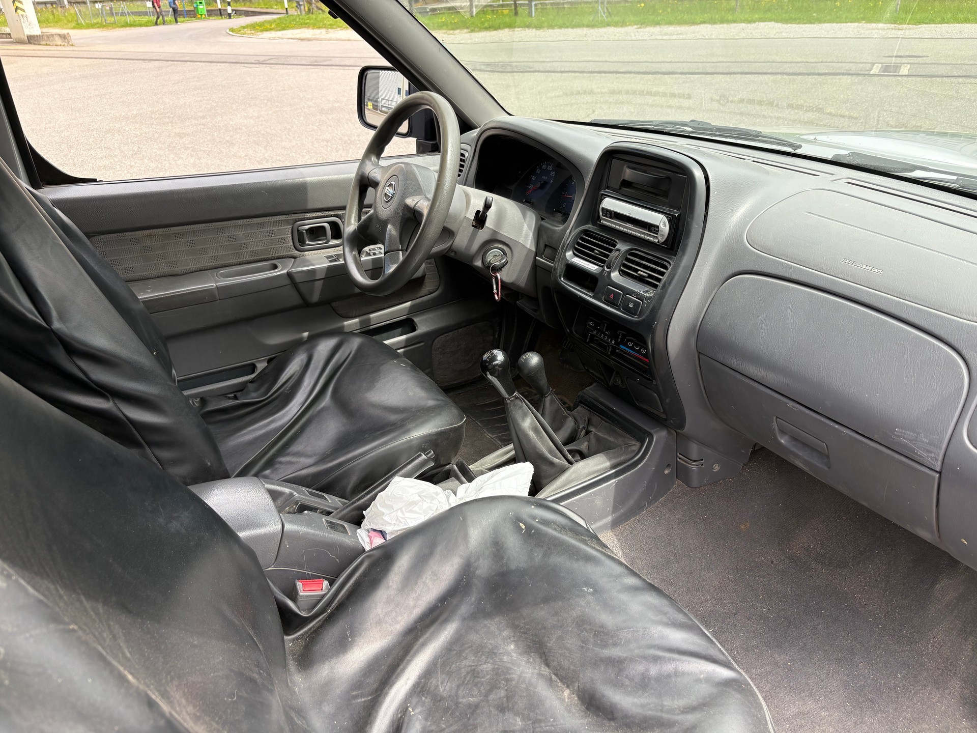 NISSAN NP300 4x4 King Cab-image-10