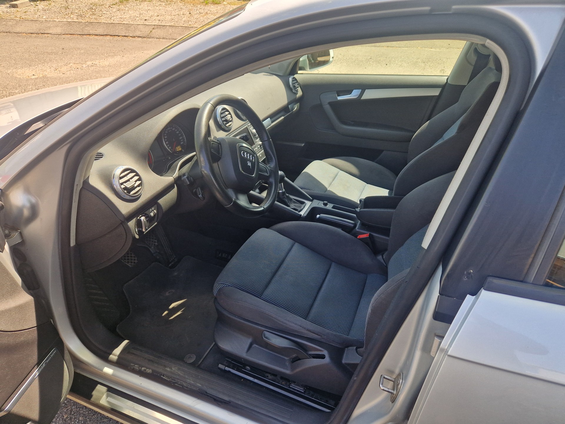 AUDI A3 Sportback 1.8 TFSI Attraction-image-10