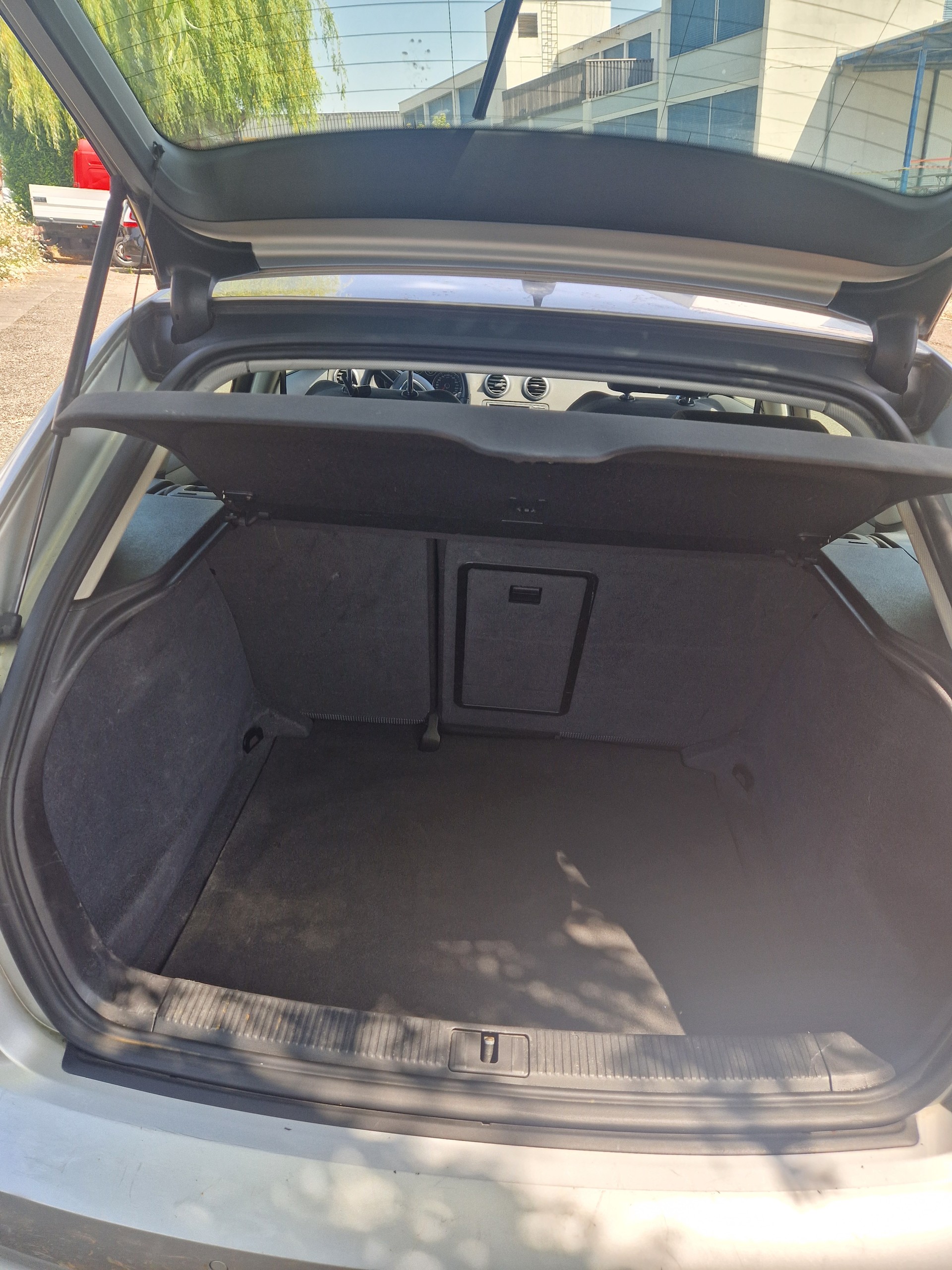AUDI A3 Sportback 1.8 TFSI Attraction-image-12