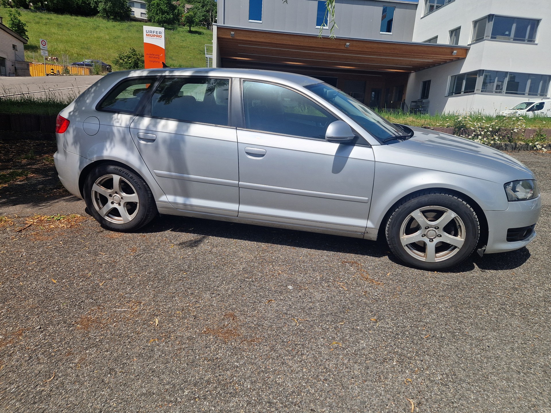 AUDI A3 Sportback 1.8 TFSI Attraction-image-4
