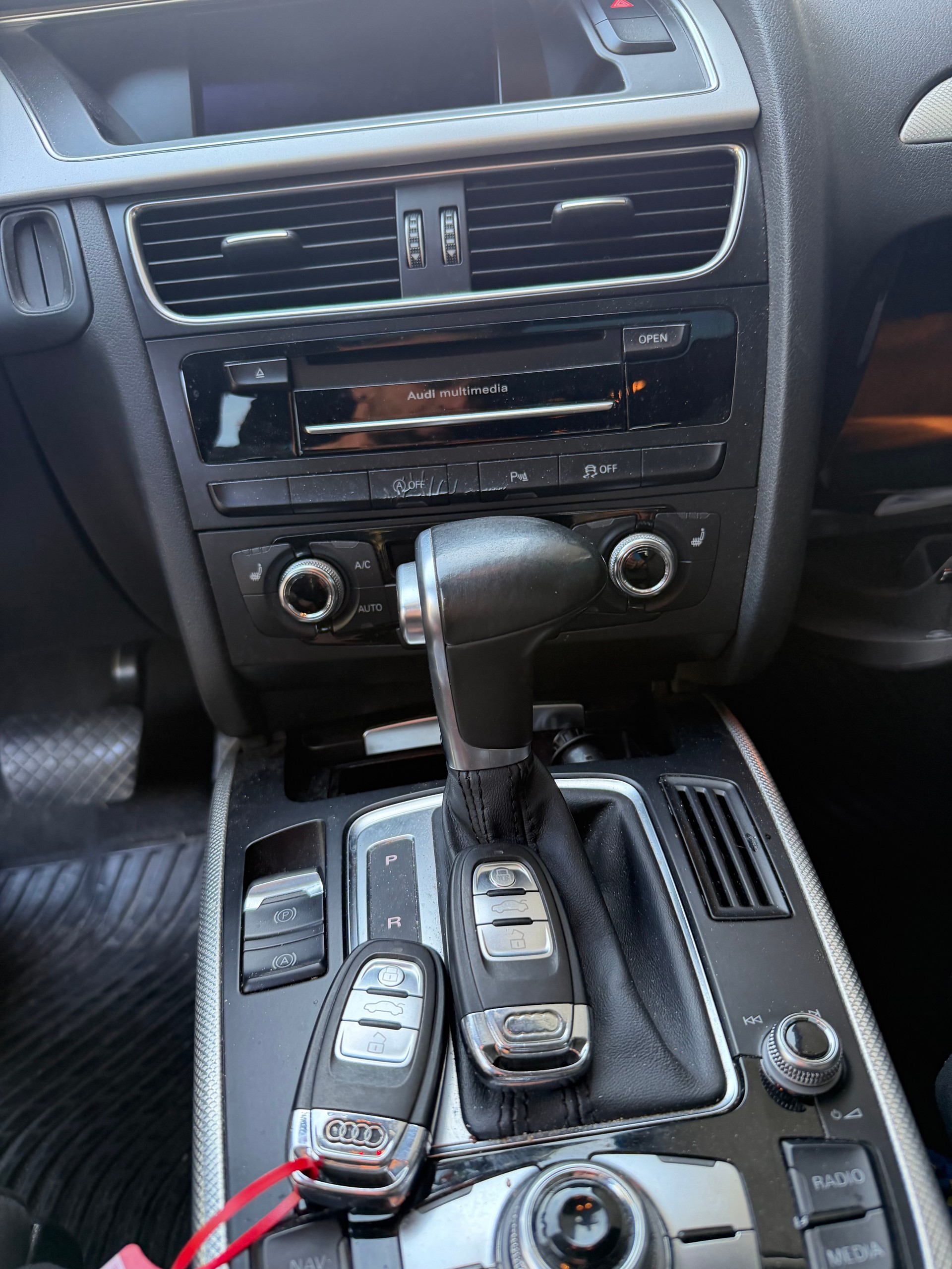 AUDI A4 Avant 2.0 TDI quattro S-tronic-image-8