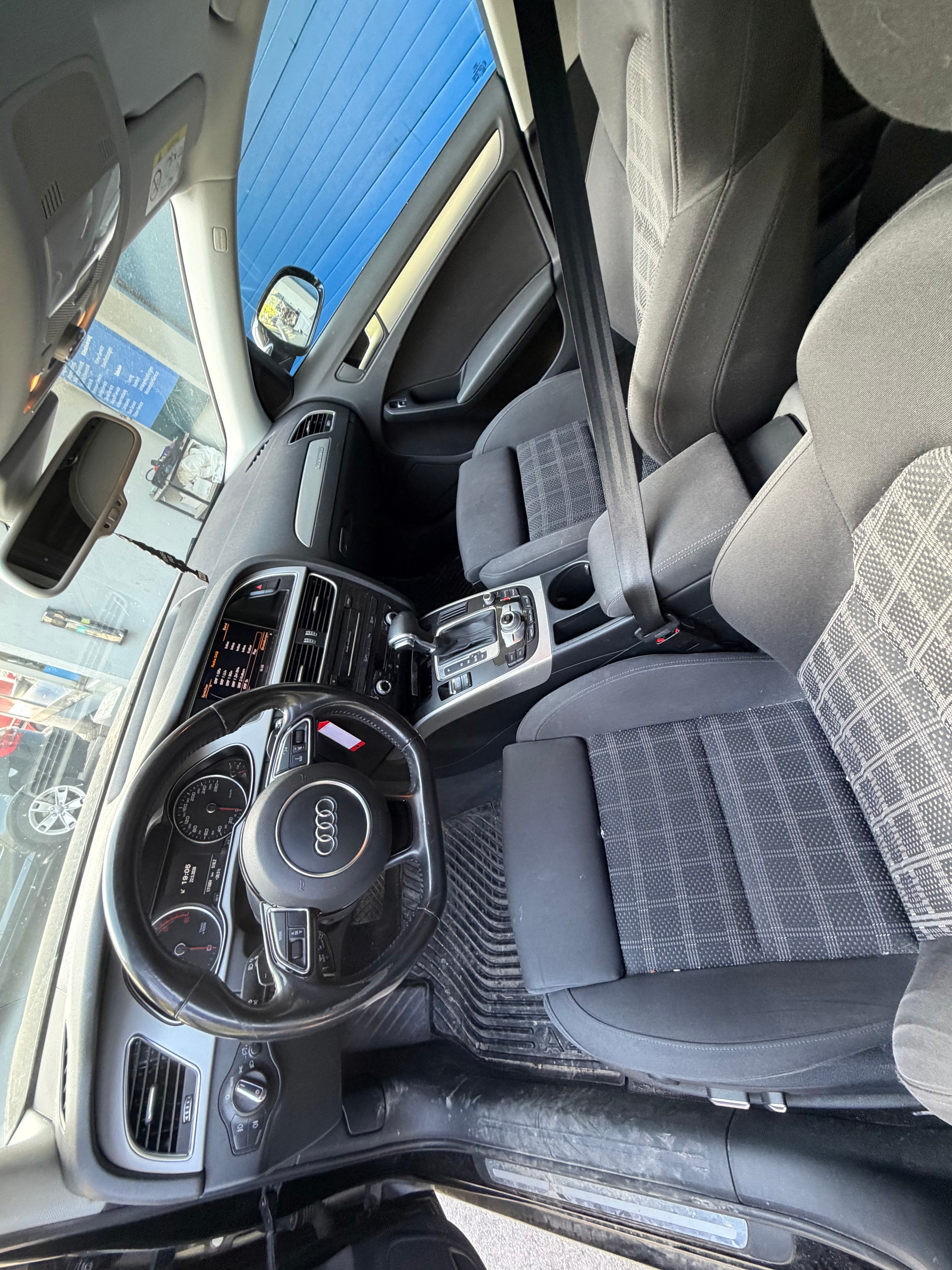 AUDI A4 Avant 2.0 TDI quattro S-tronic-image-6