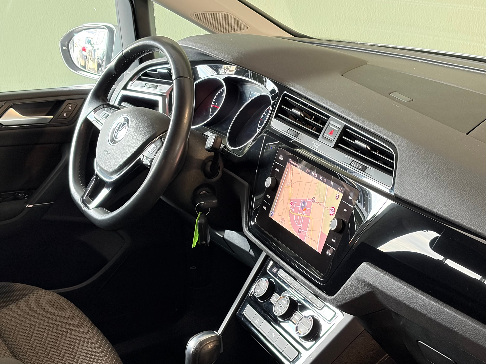 VW Touran 2.0 TDI BlueMotion TechnologyComfortline DSG * CH-Fahrzeug *-image-11