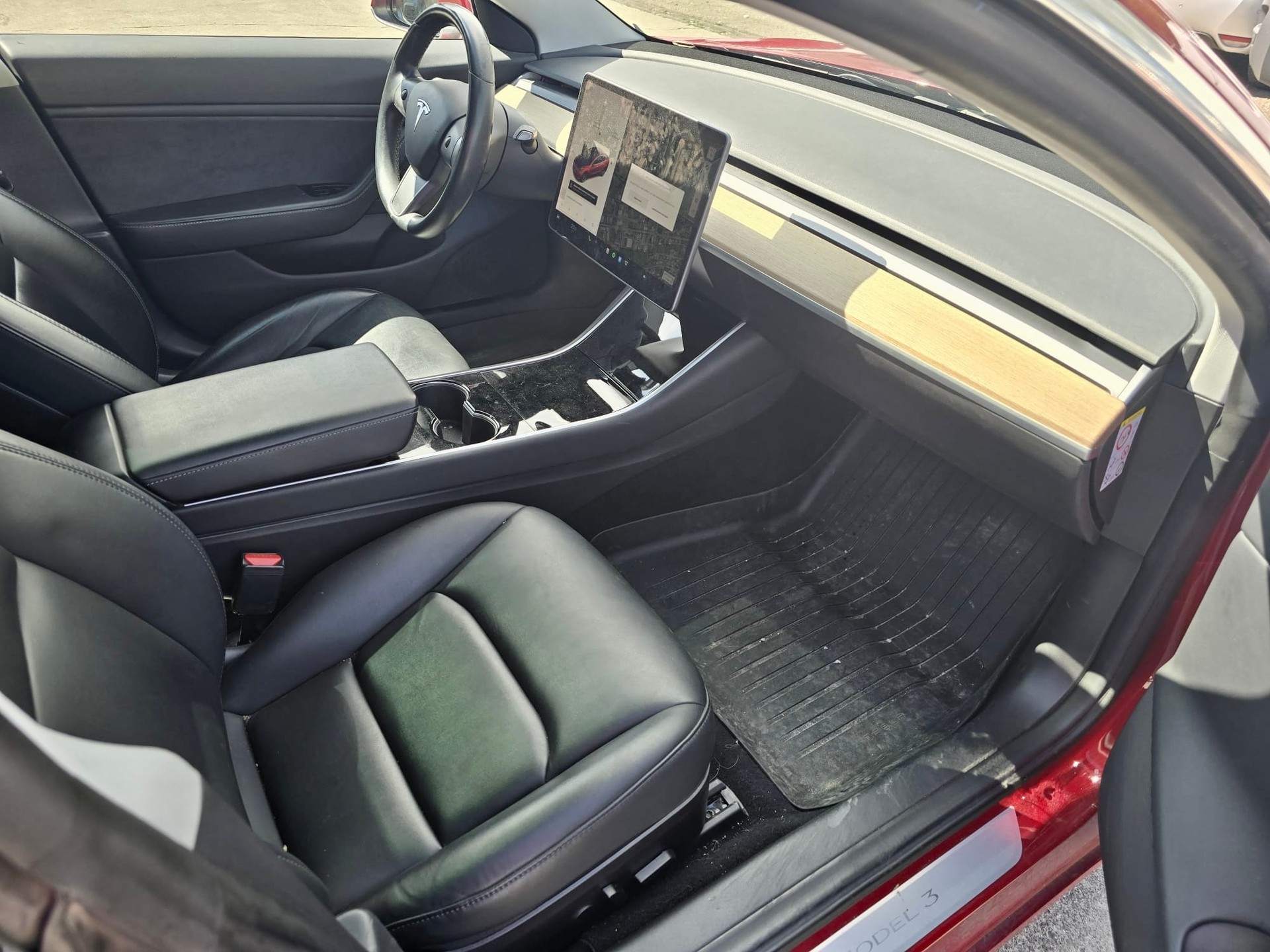 TESLA Model 3-image-10