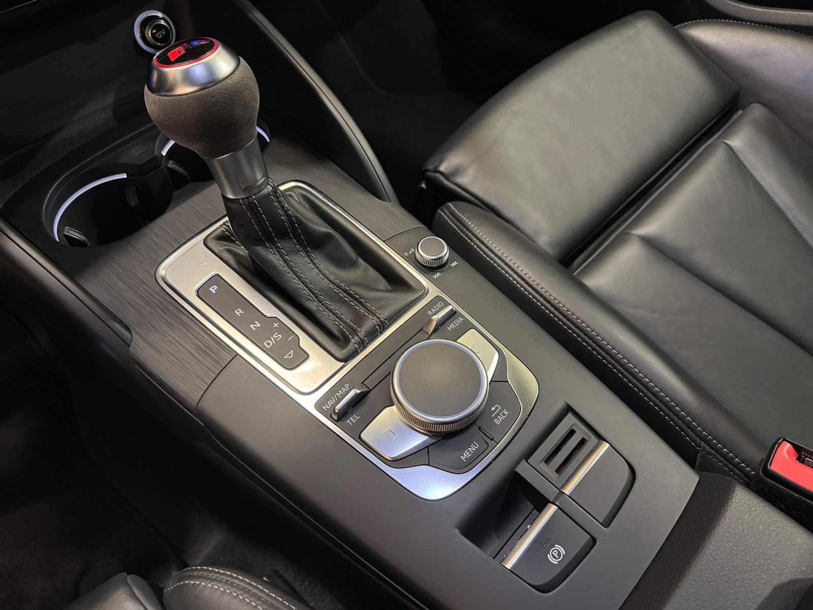 AUDI RS3 Sportback 2.5 TSI quattro S-tronic *Nardograu*-image-16