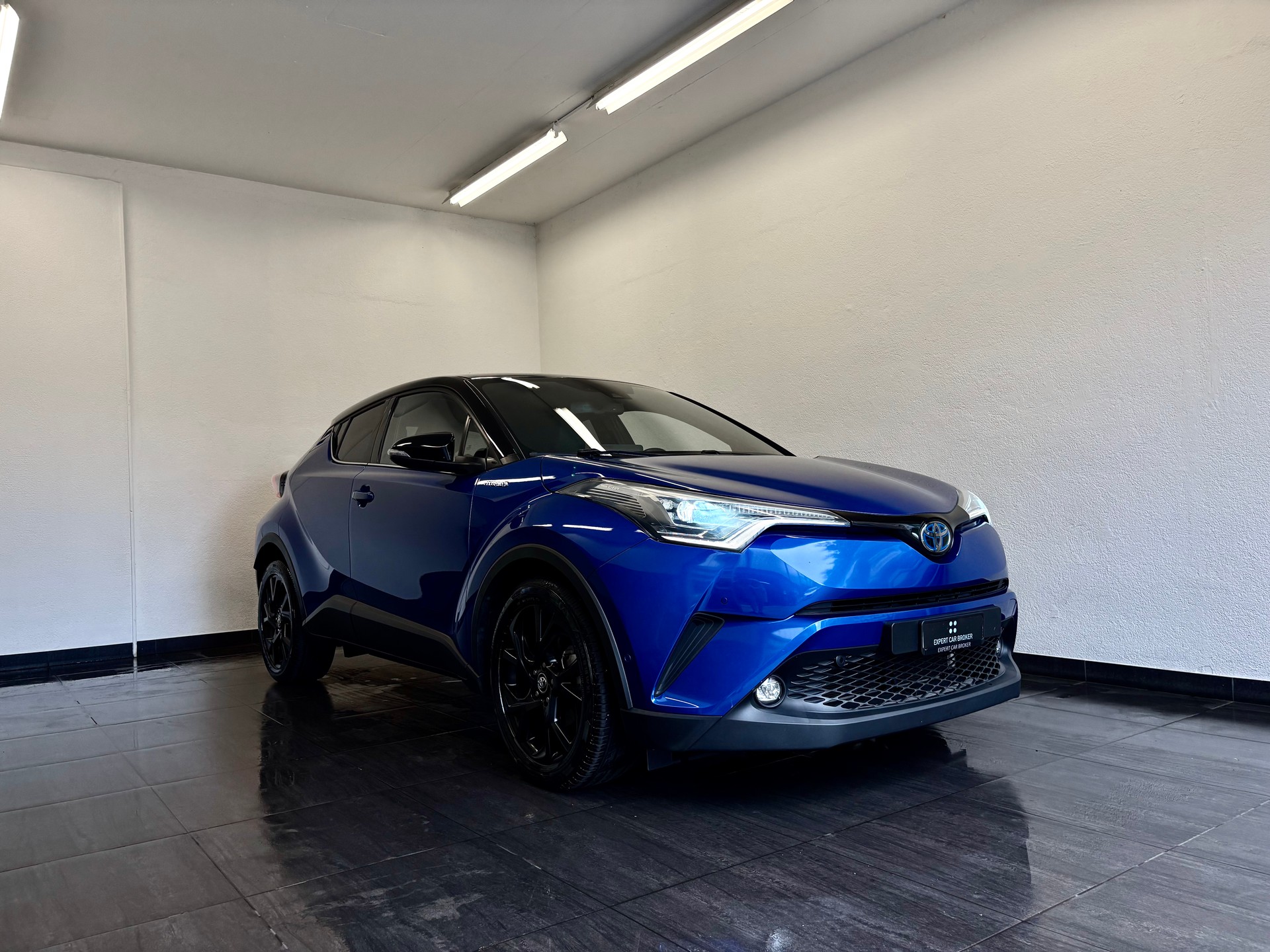 TOYOTA C-HR 1.8 HSD Style CVT-showroom-element-1