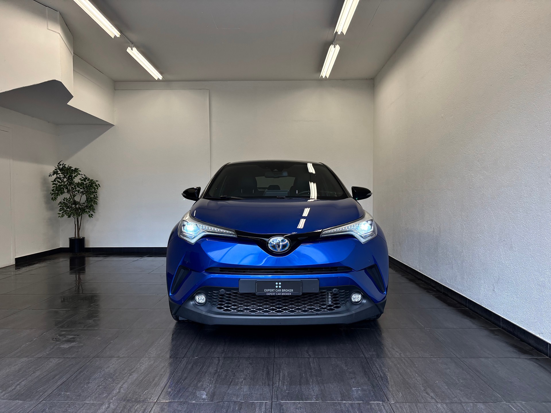 TOYOTA C-HR 1.8 HSD Style CVT-showroom-element-2