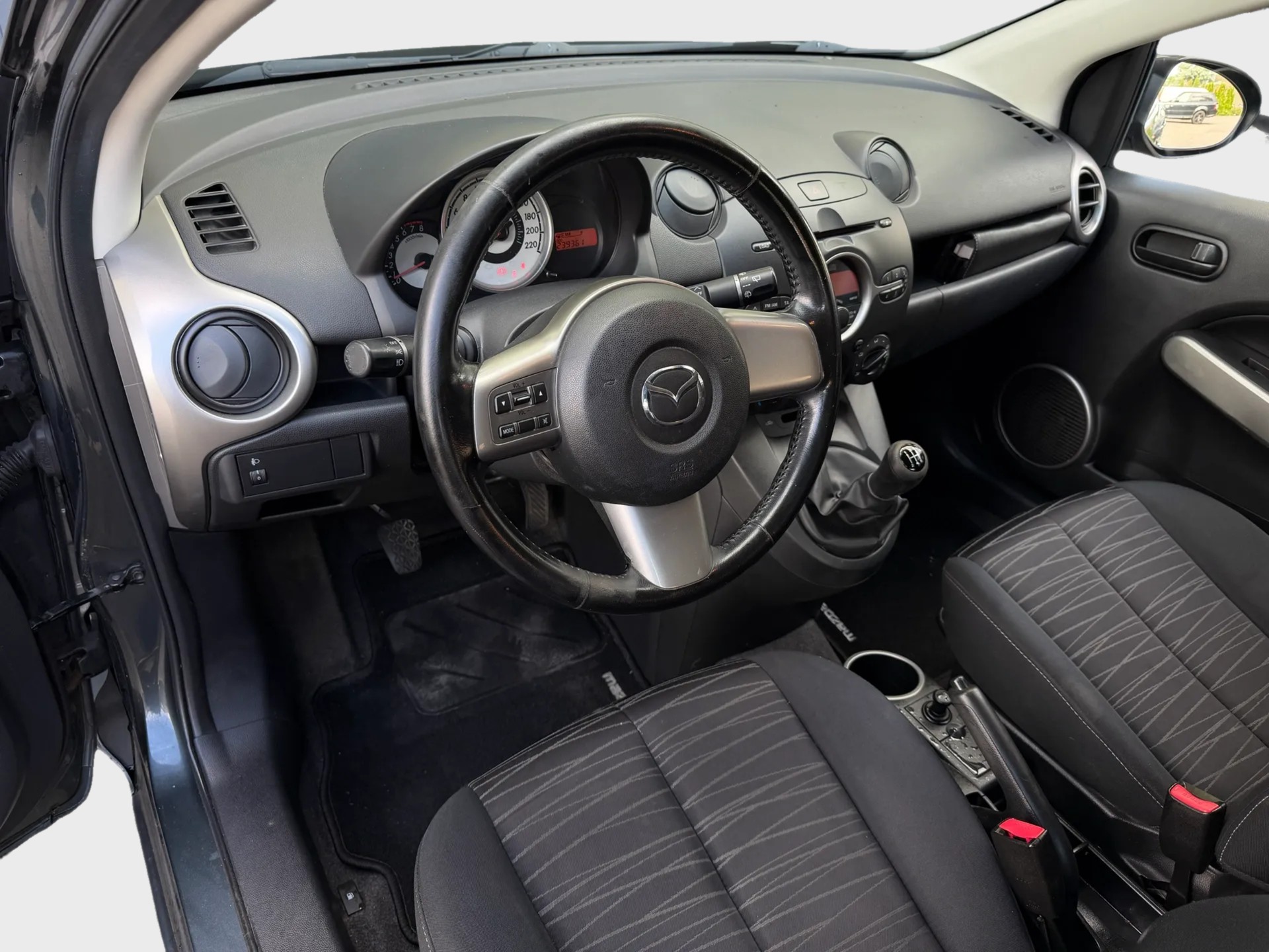MAZDA 2 1.3i 16V Exclusive-image-7