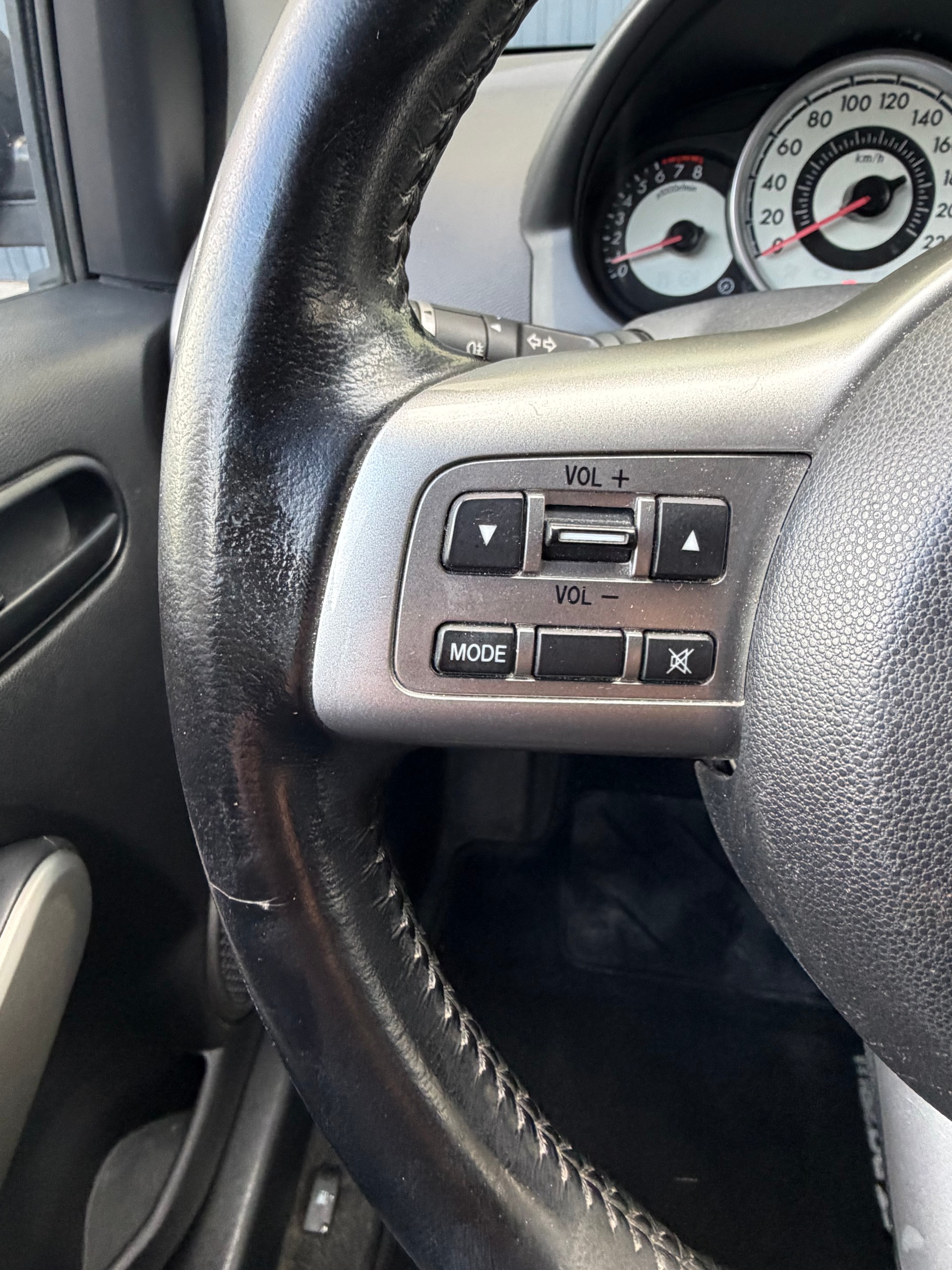MAZDA 2 1.3i 16V Exclusive-image-12
