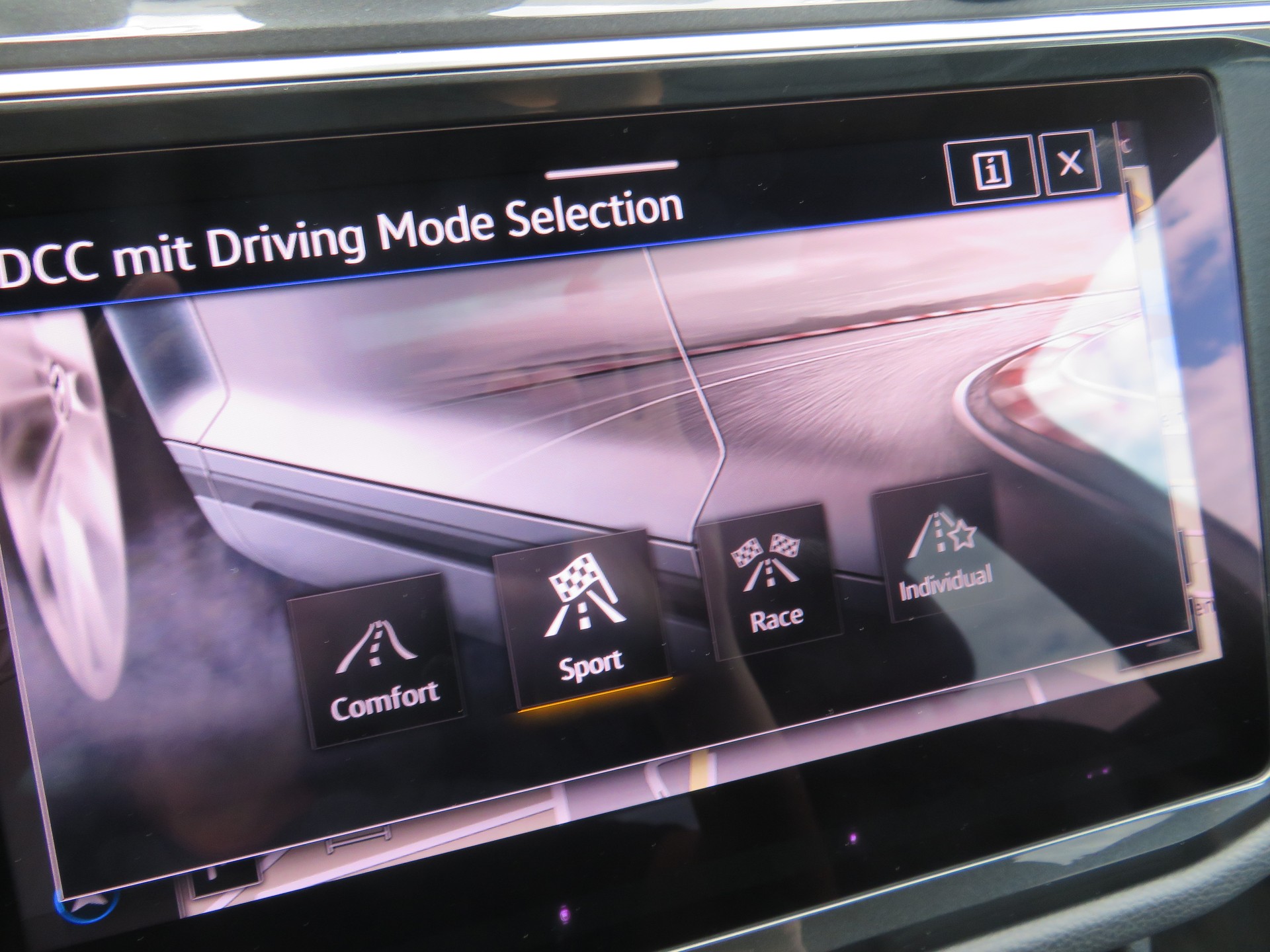 VW Tiguan 2.0TSI R 4Motion DSG-image-11