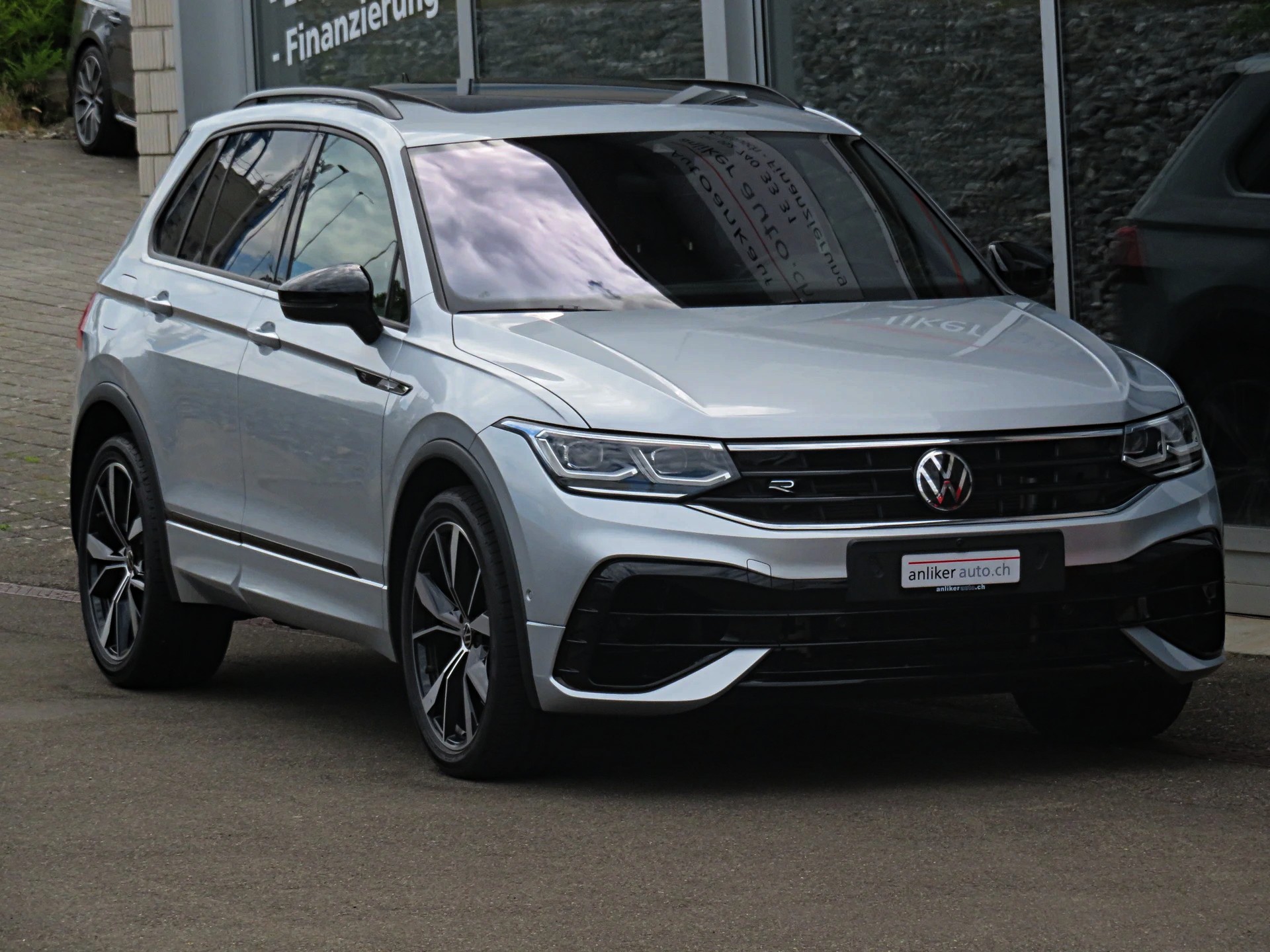 VW Tiguan 2.0TSI R 4Motion DSG-image-0