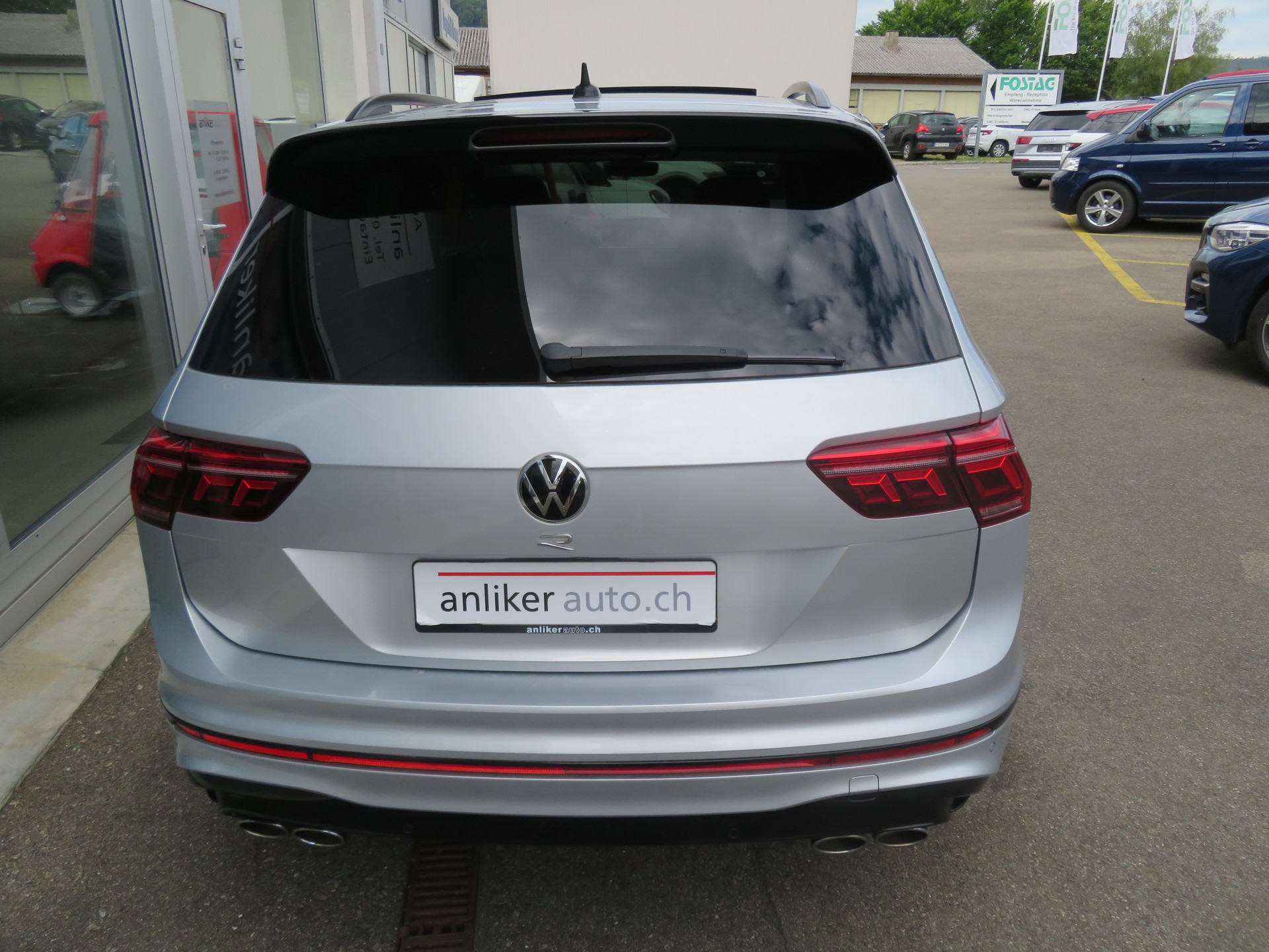 VW Tiguan 2.0TSI R 4Motion DSG-image-2