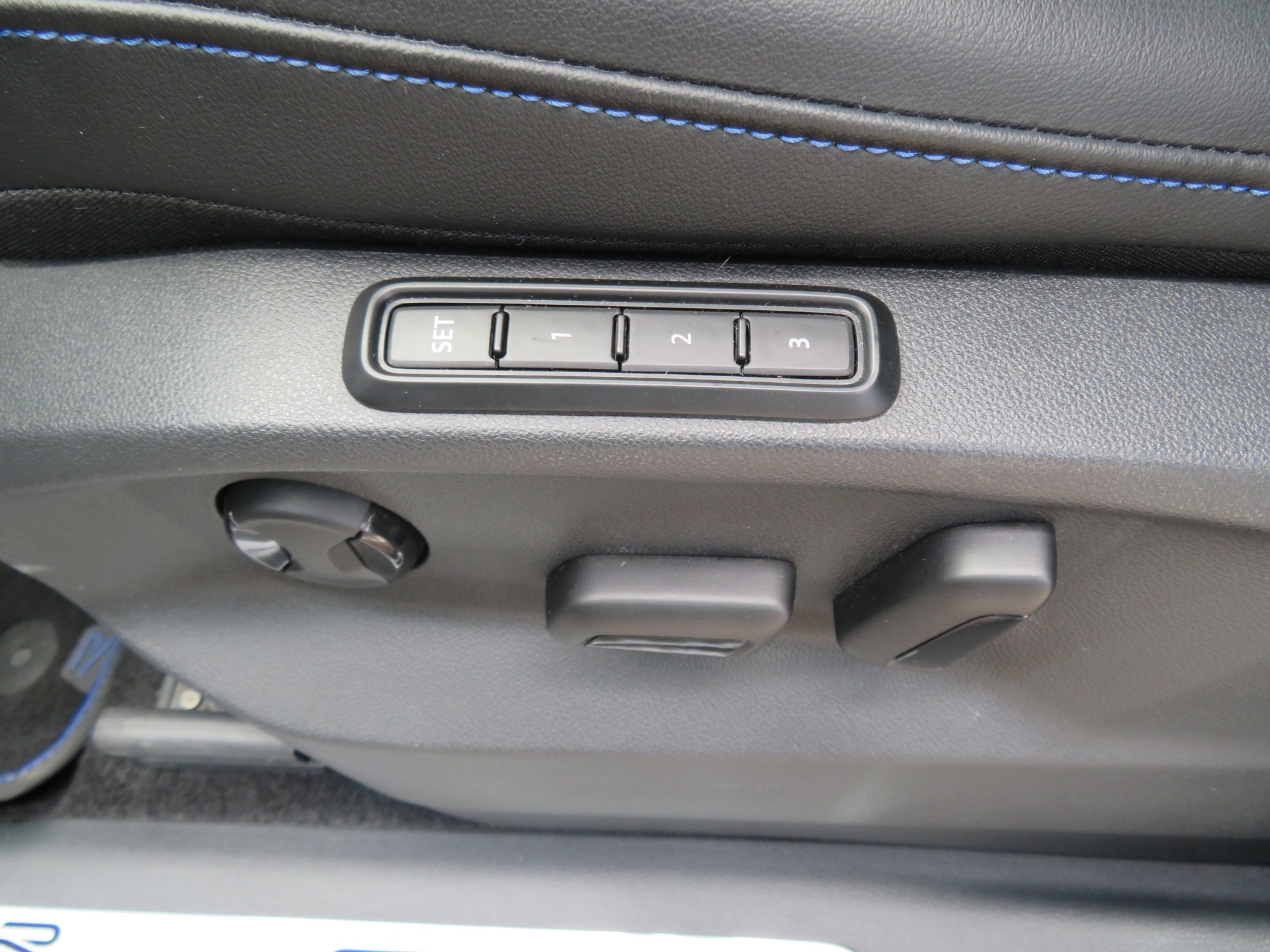 VW Tiguan 2.0TSI R 4Motion DSG-image-5