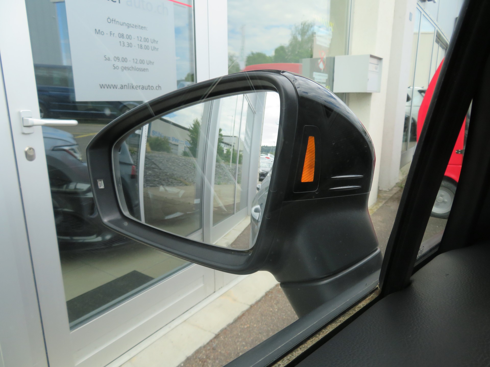 VW Tiguan 2.0TSI R 4Motion DSG-image-9