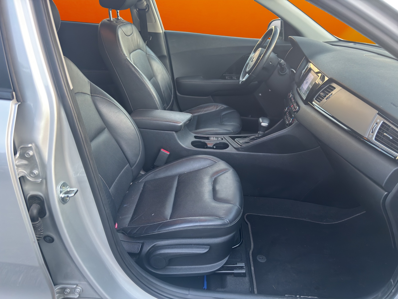 KIA Niro 1.6GDi Hybrid Style DCT-image-11