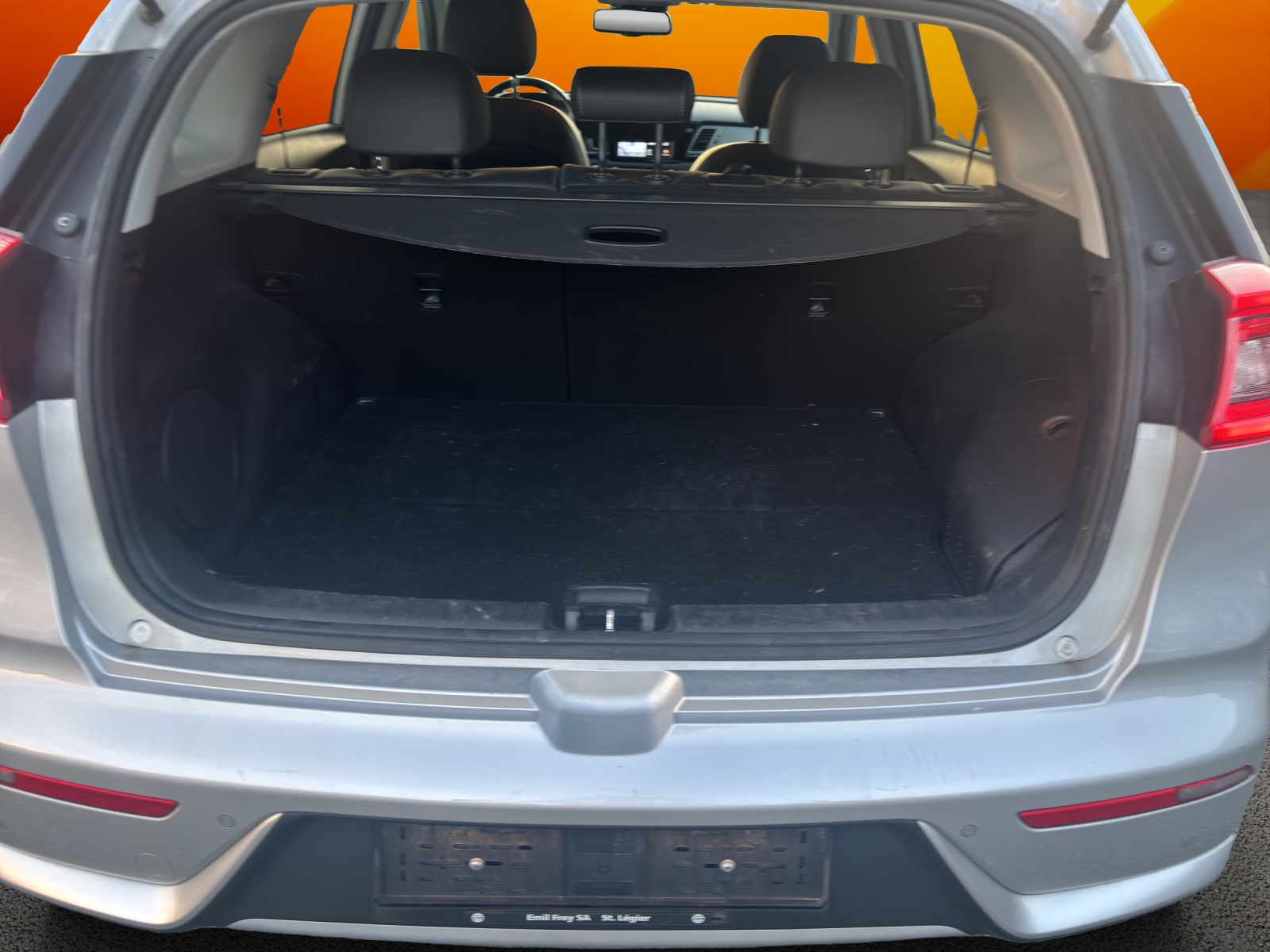 KIA Niro 1.6GDi Hybrid Style DCT-image-13