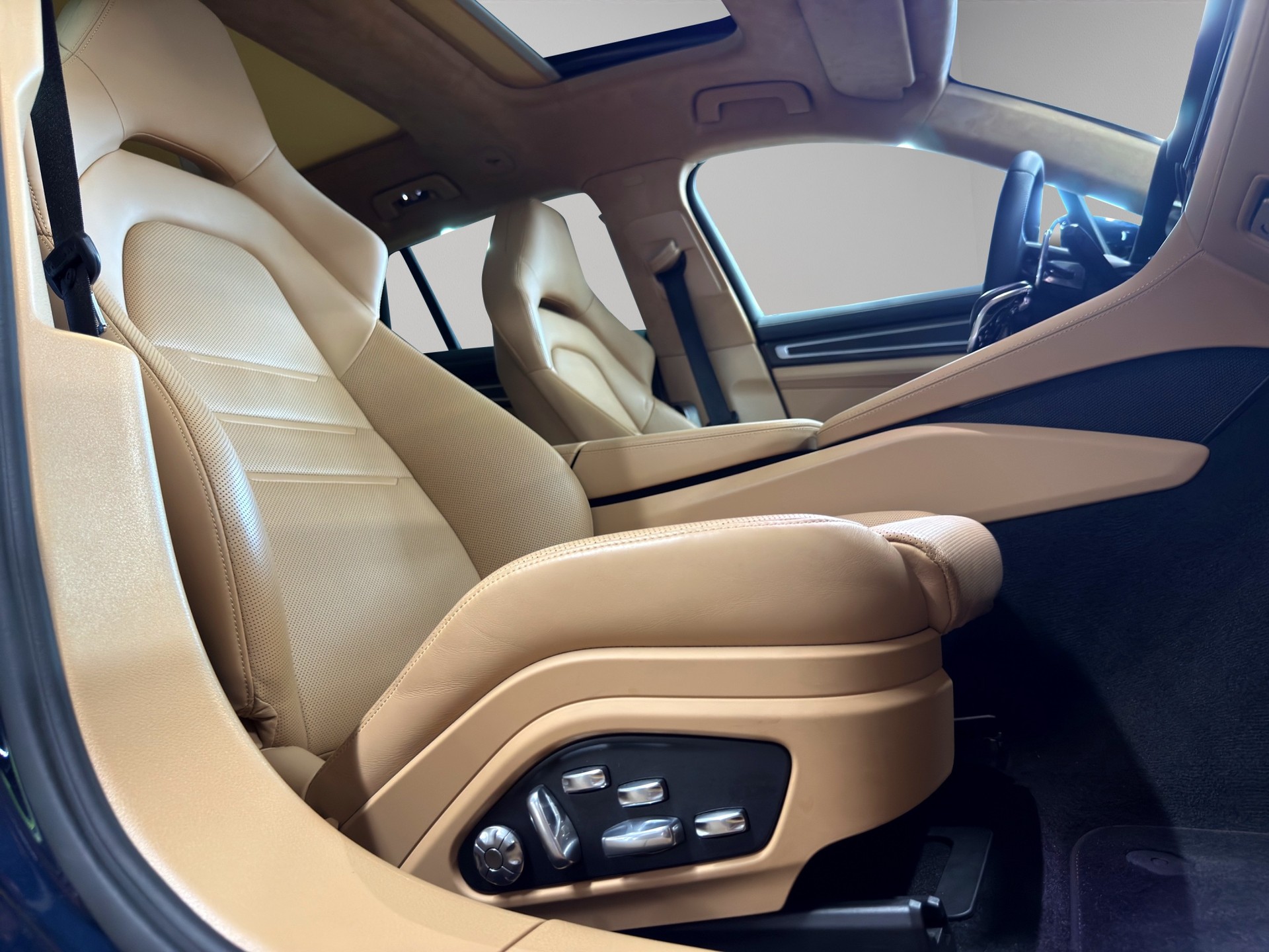 PORSCHE Panamera GTS Sport Turismo PDK-image-15