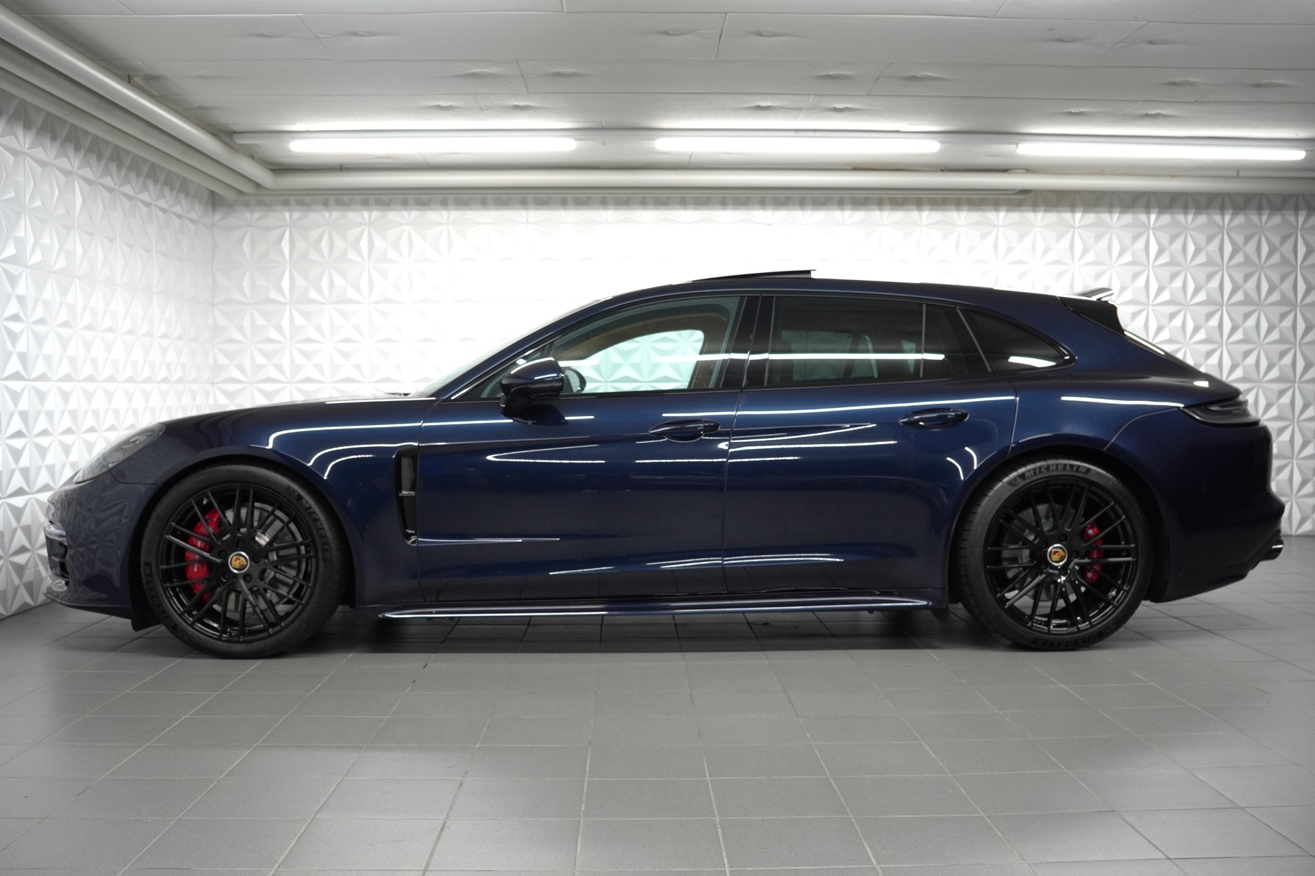 PORSCHE Panamera GTS Sport Turismo PDK-image-7