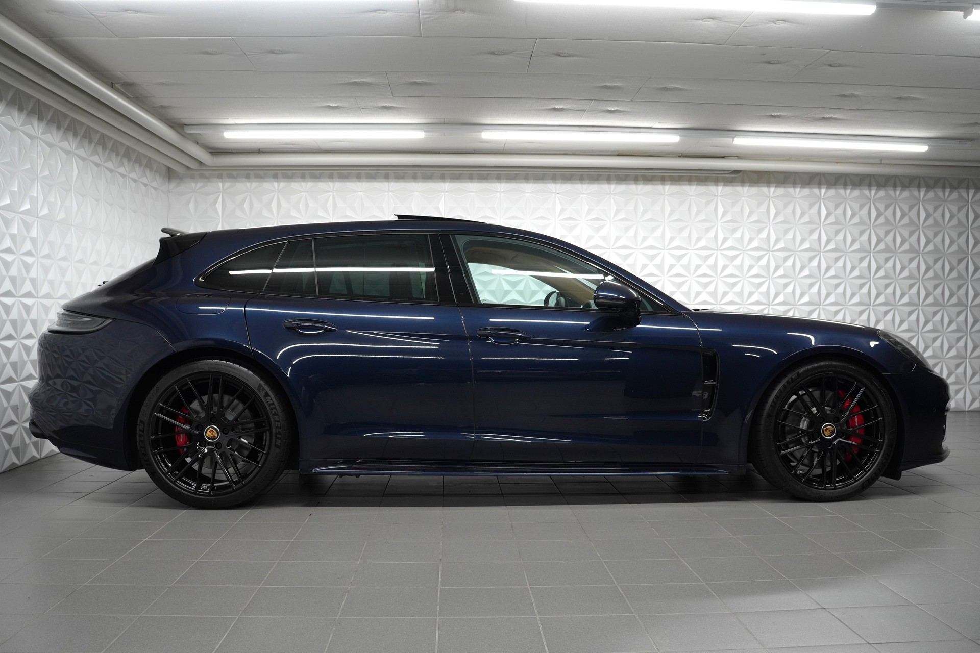 PORSCHE Panamera GTS Sport Turismo PDK-showroom-element-3