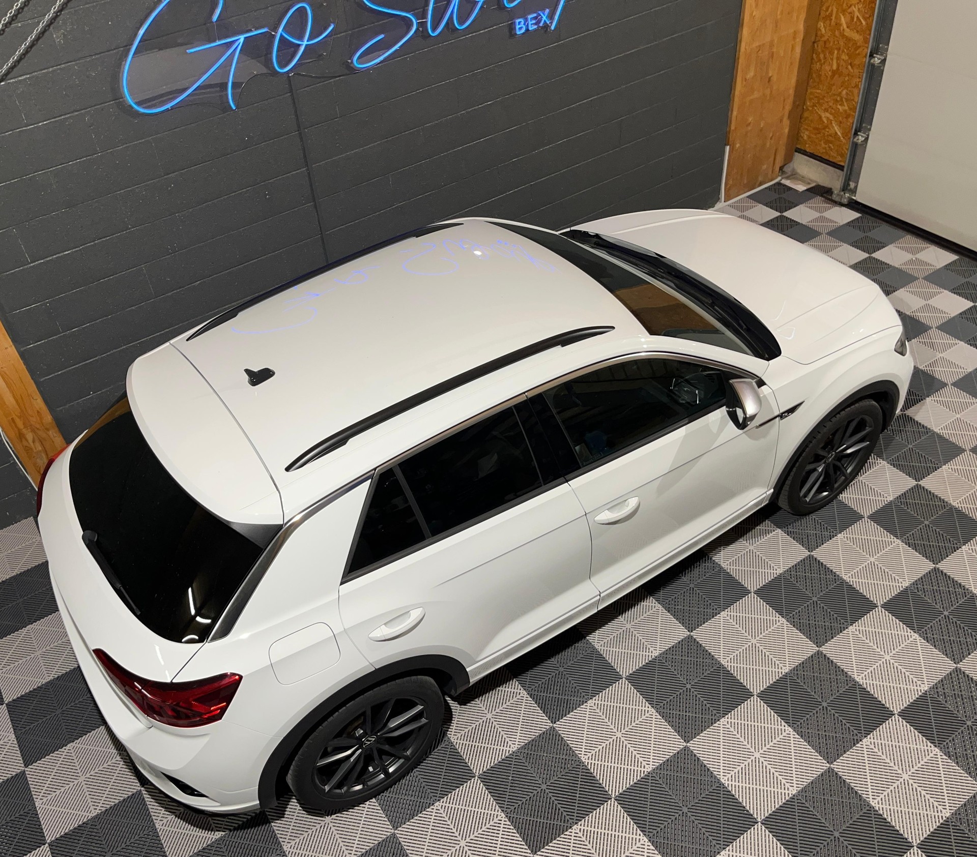 VW T-Roc 2.0 TSI R DSG 4Motion-image-2