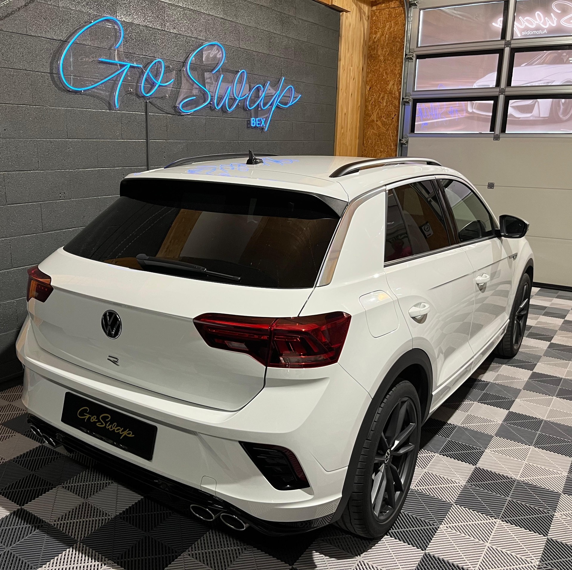 VW T-Roc 2.0 TSI R DSG 4Motion-image-3
