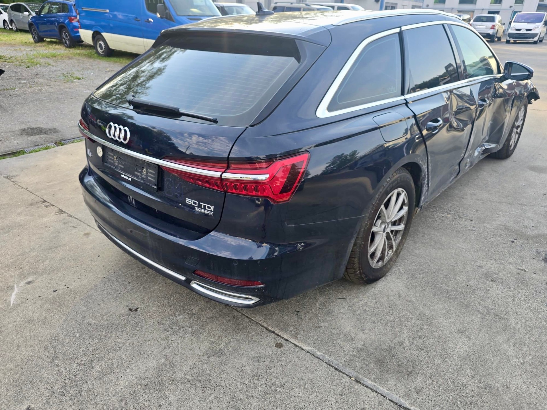 AUDI A6 Avant 50 TDI quattro tiptronic-image-4