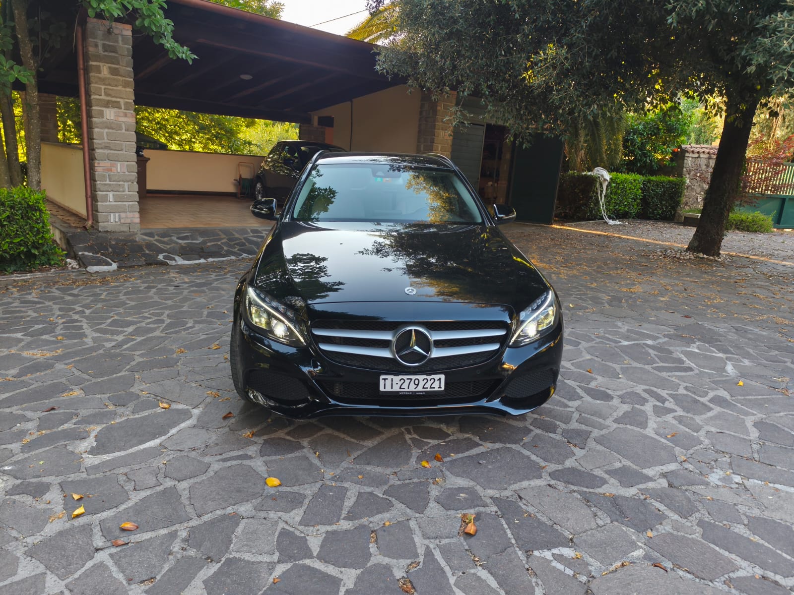 MERCEDES-BENZ C 220 d 4matic-image-2