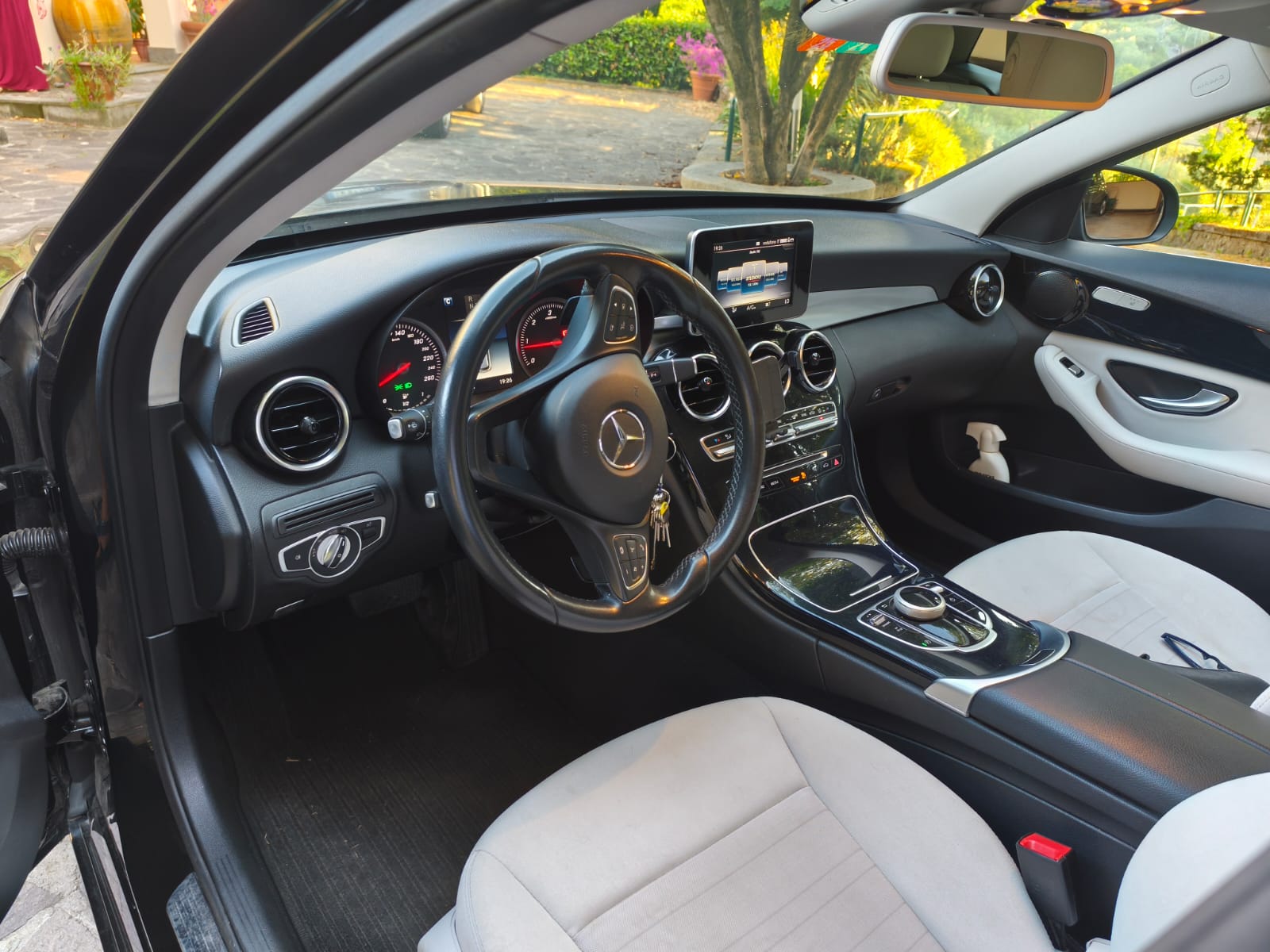 MERCEDES-BENZ C 220 d 4matic-image-0