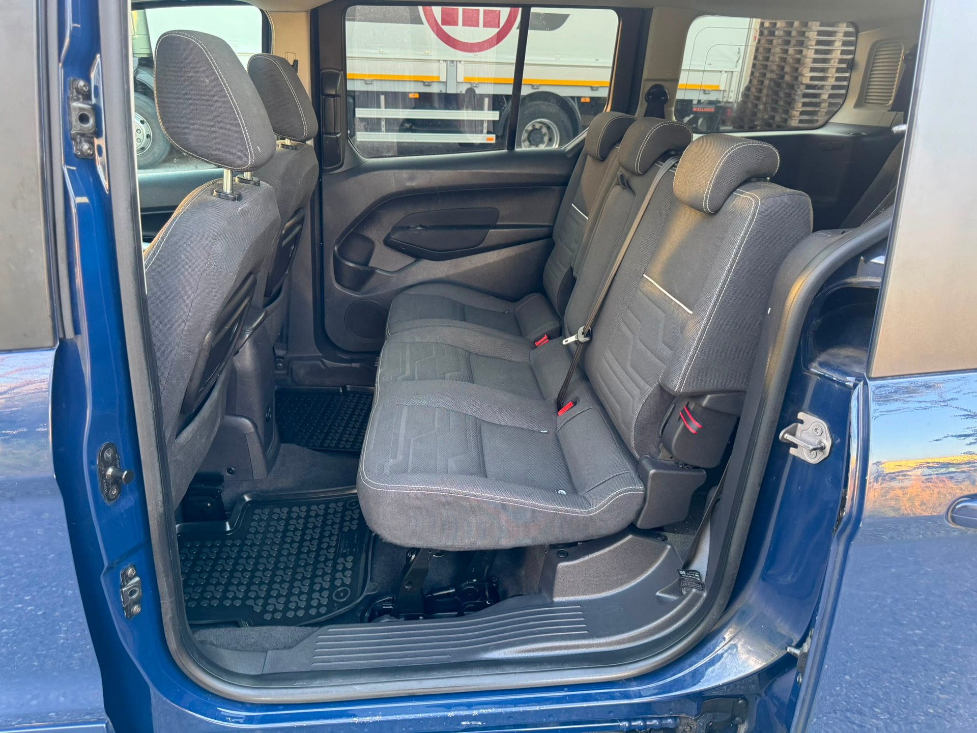 FORD Grand Tourneo Connect 1.5 TDCi Trend-image-11