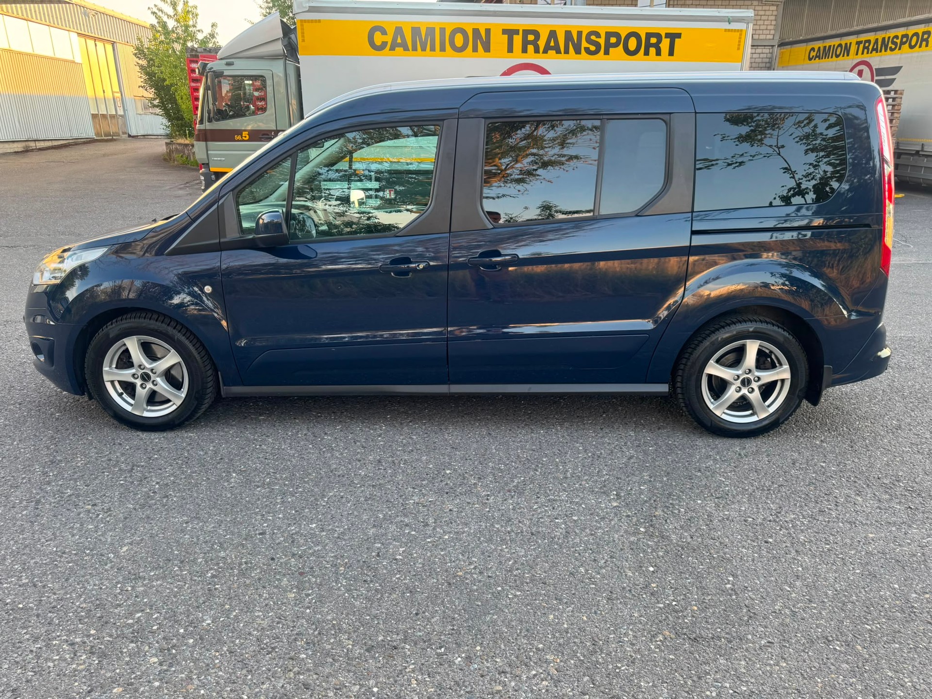 FORD Grand Tourneo Connect 1.5 TDCi Trend-image-8