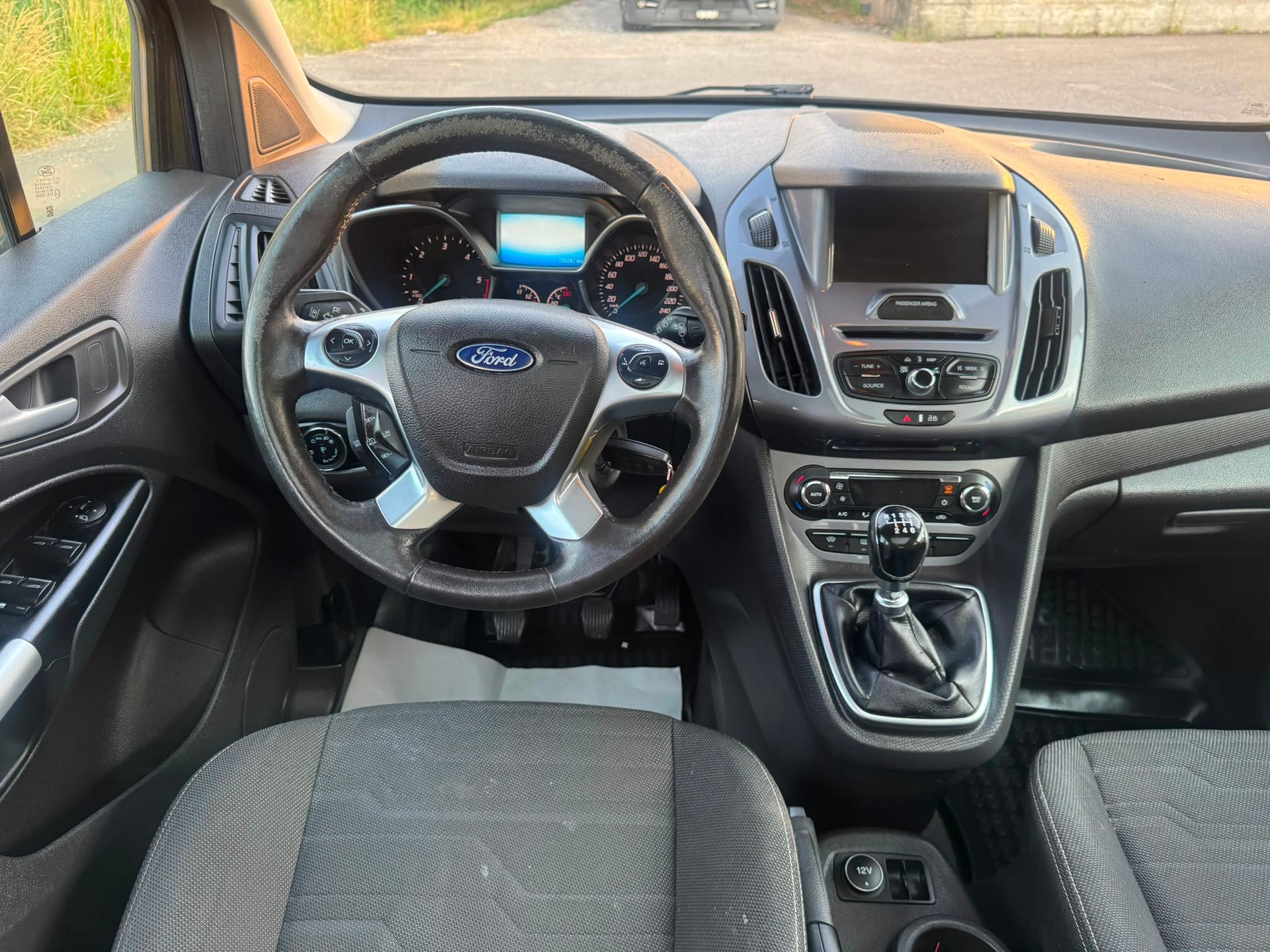 FORD Grand Tourneo Connect 1.5 TDCi Trend-image-12