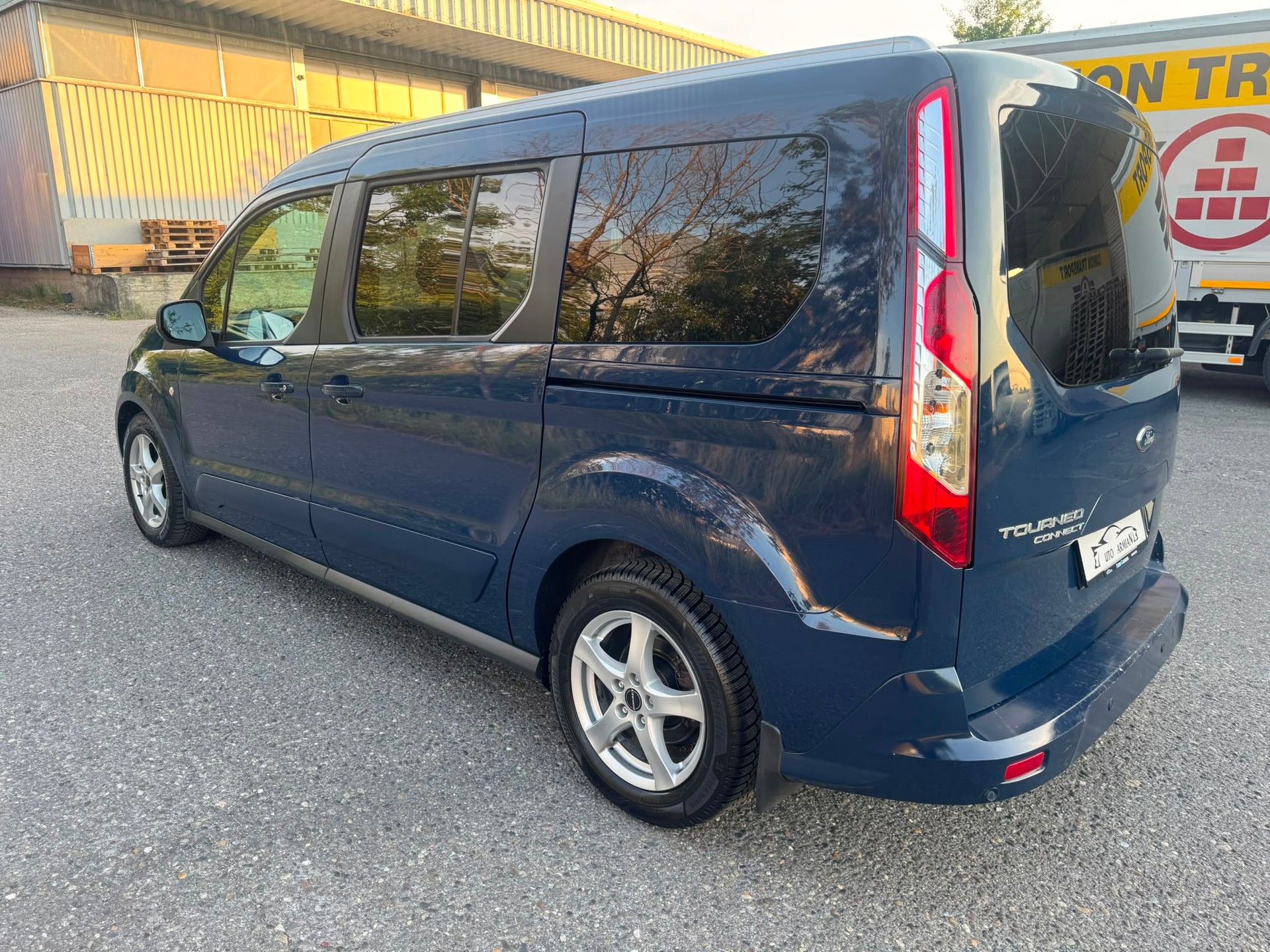 FORD Grand Tourneo Connect 1.5 TDCi Trend-image-5
